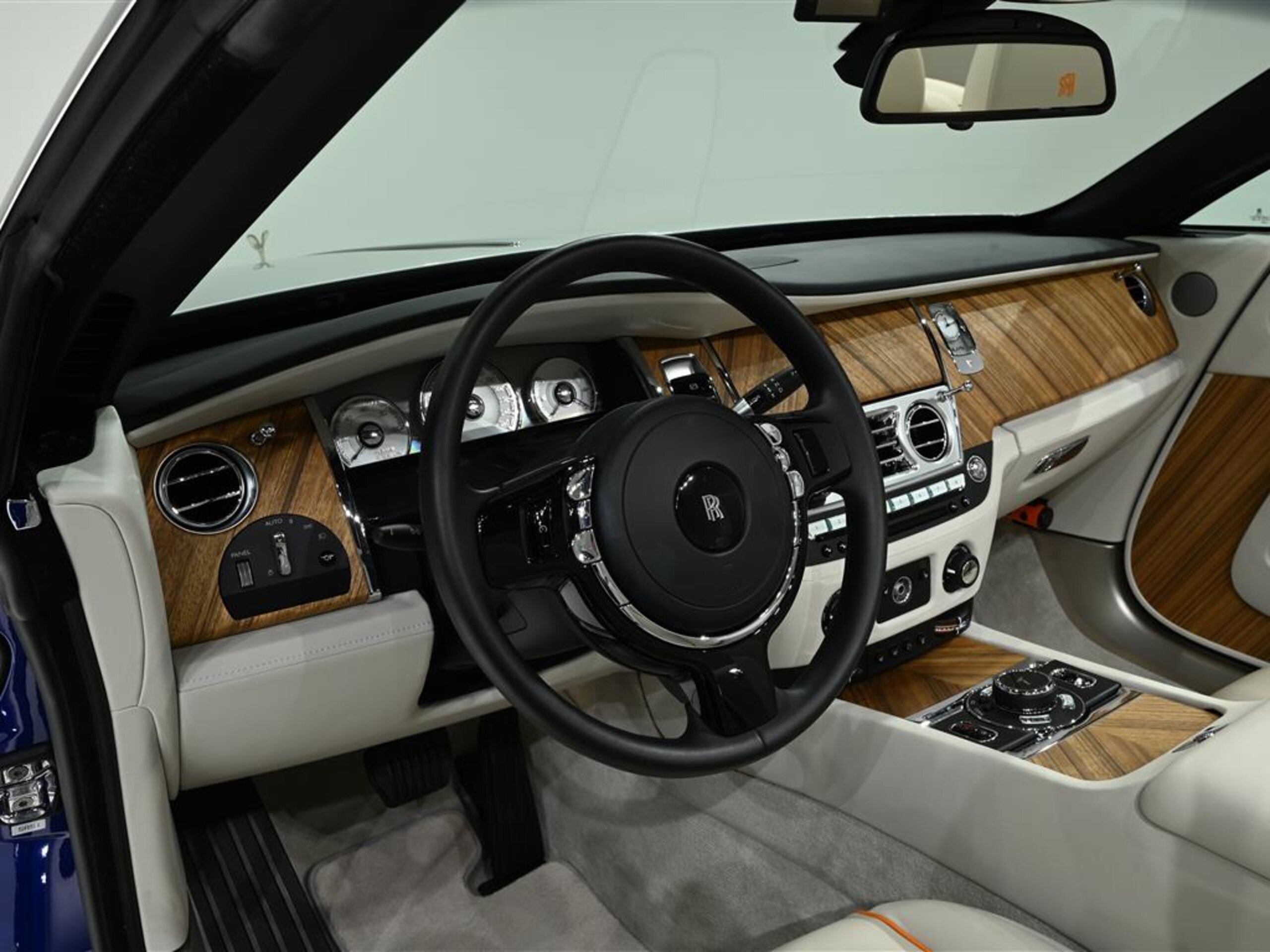 2016 Rolls-Royce Dawn — Photo 24 / 32