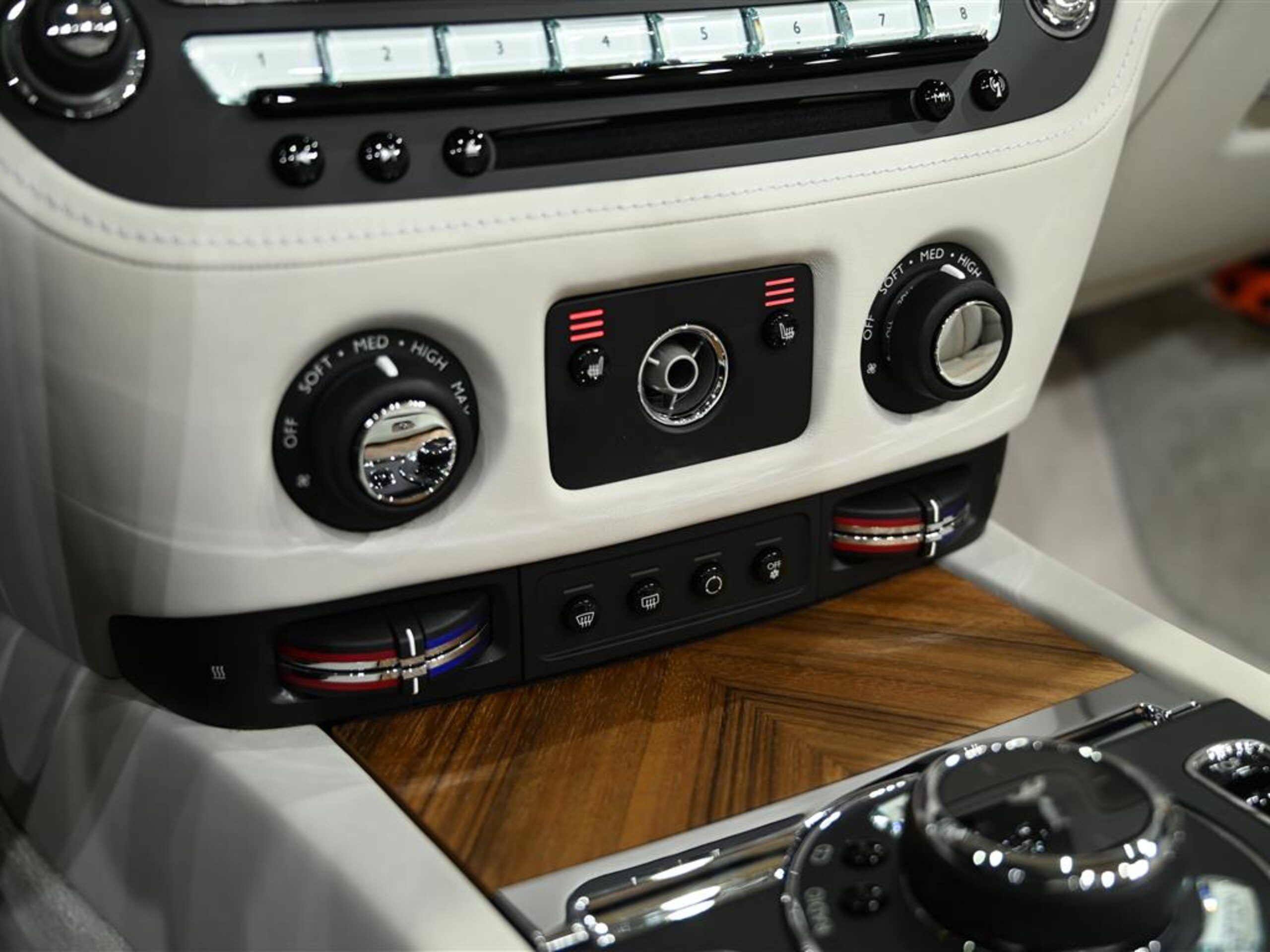 2016 Rolls-Royce Dawn — Photo 25 / 32