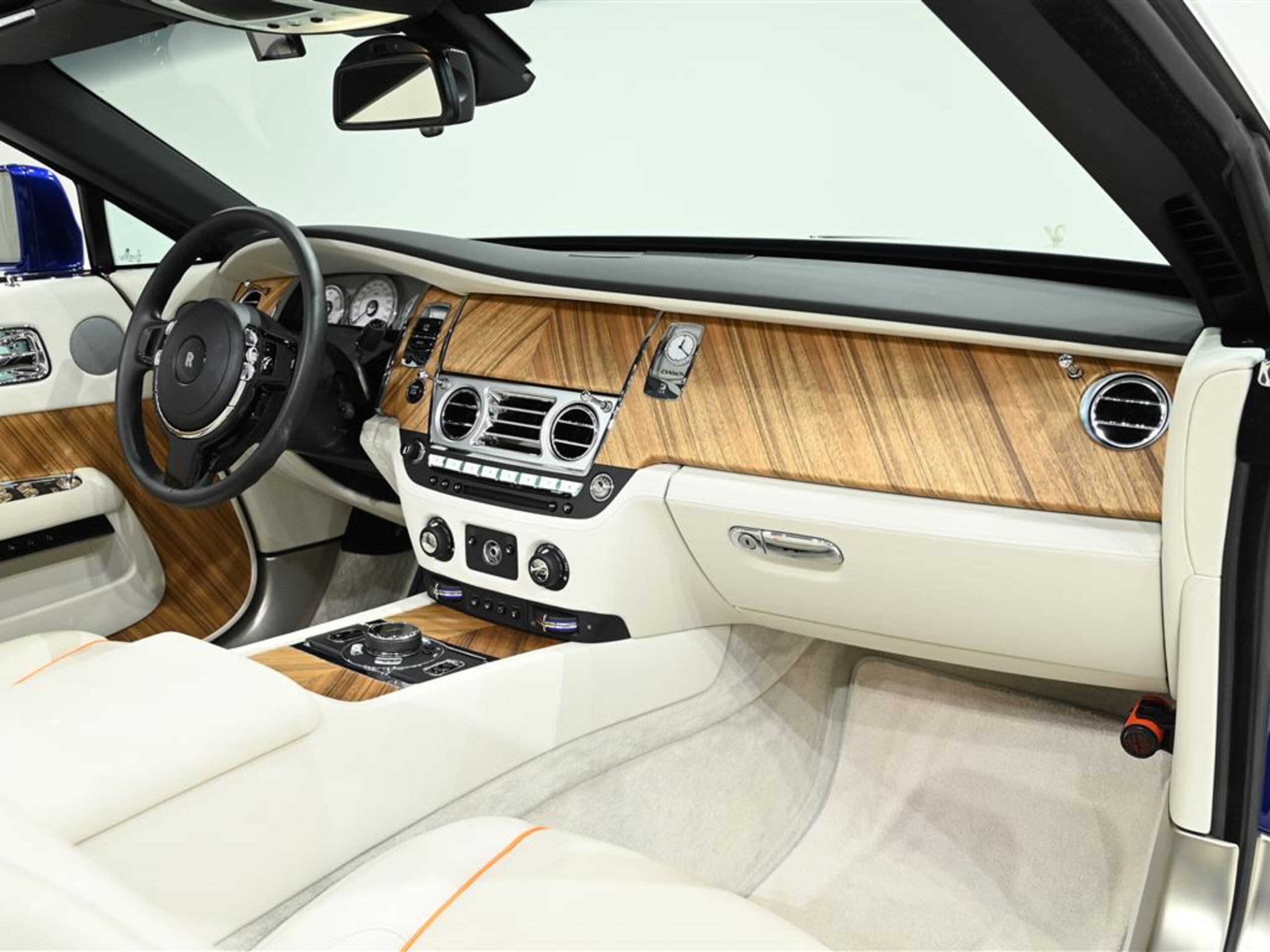 2016 Rolls-Royce Dawn — Photo 26 / 32