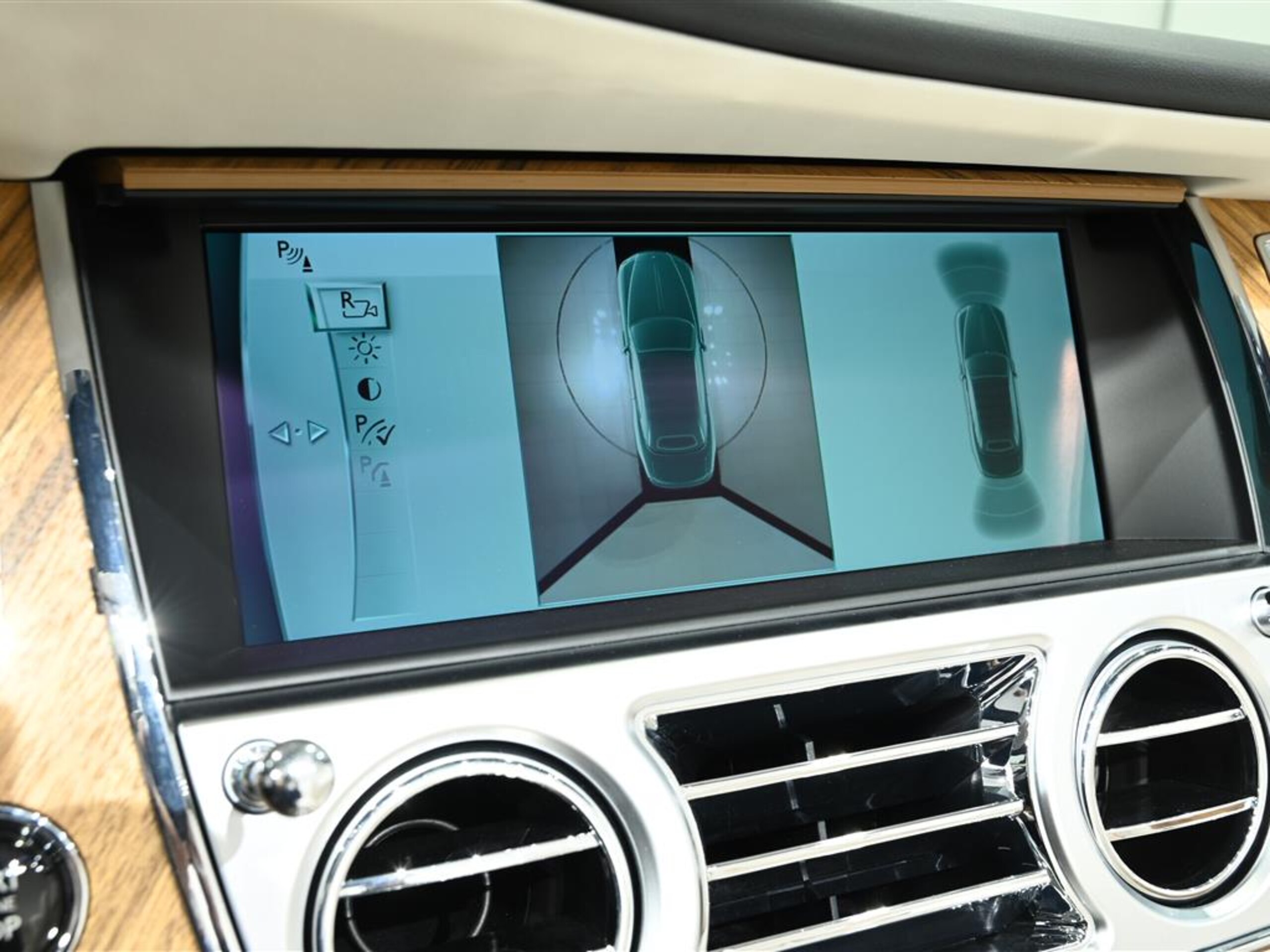 2016 Rolls-Royce Dawn — Photo 28 / 32