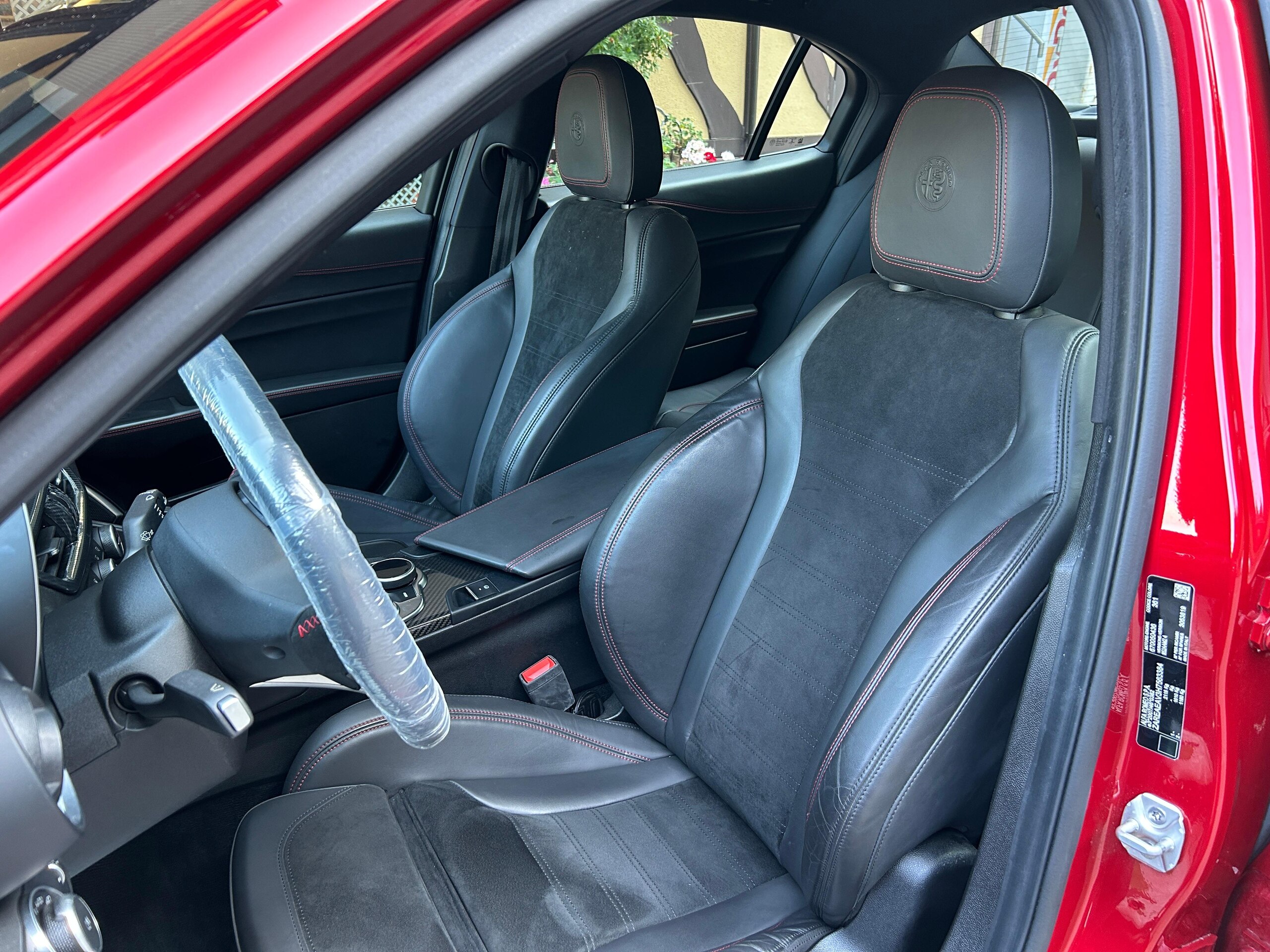 2017 Alfa Romeo Giulia Quadrifoglio — Photo 7 / 19