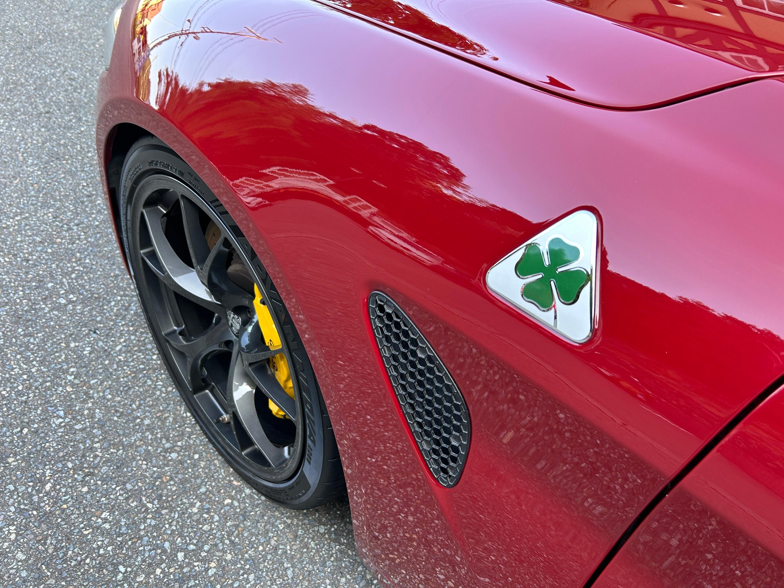 2017 Alfa Romeo Giulia Quadrifoglio — Photo 12 / 19