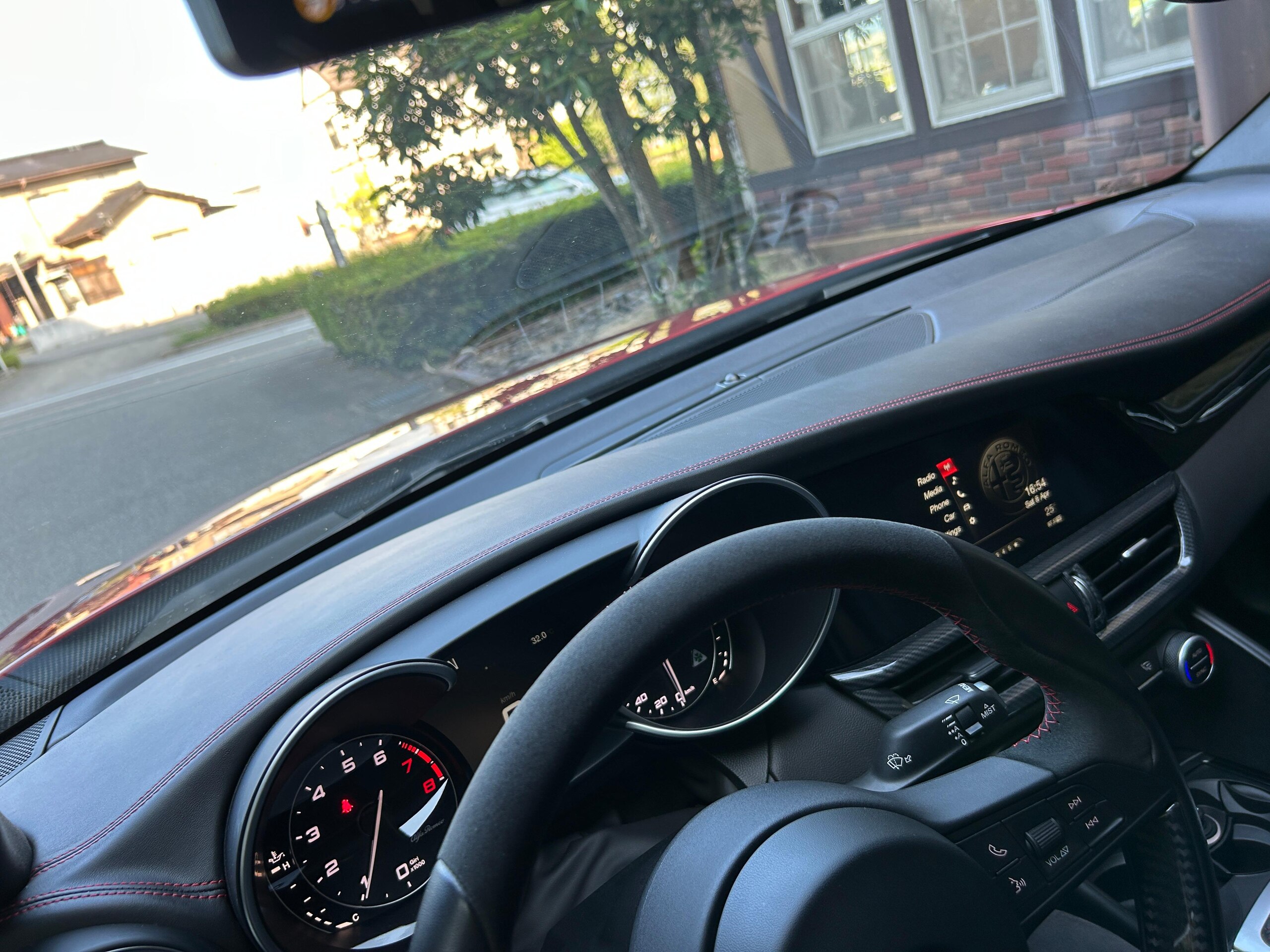 2017 Alfa Romeo Giulia Quadrifoglio — Photo 15 / 19