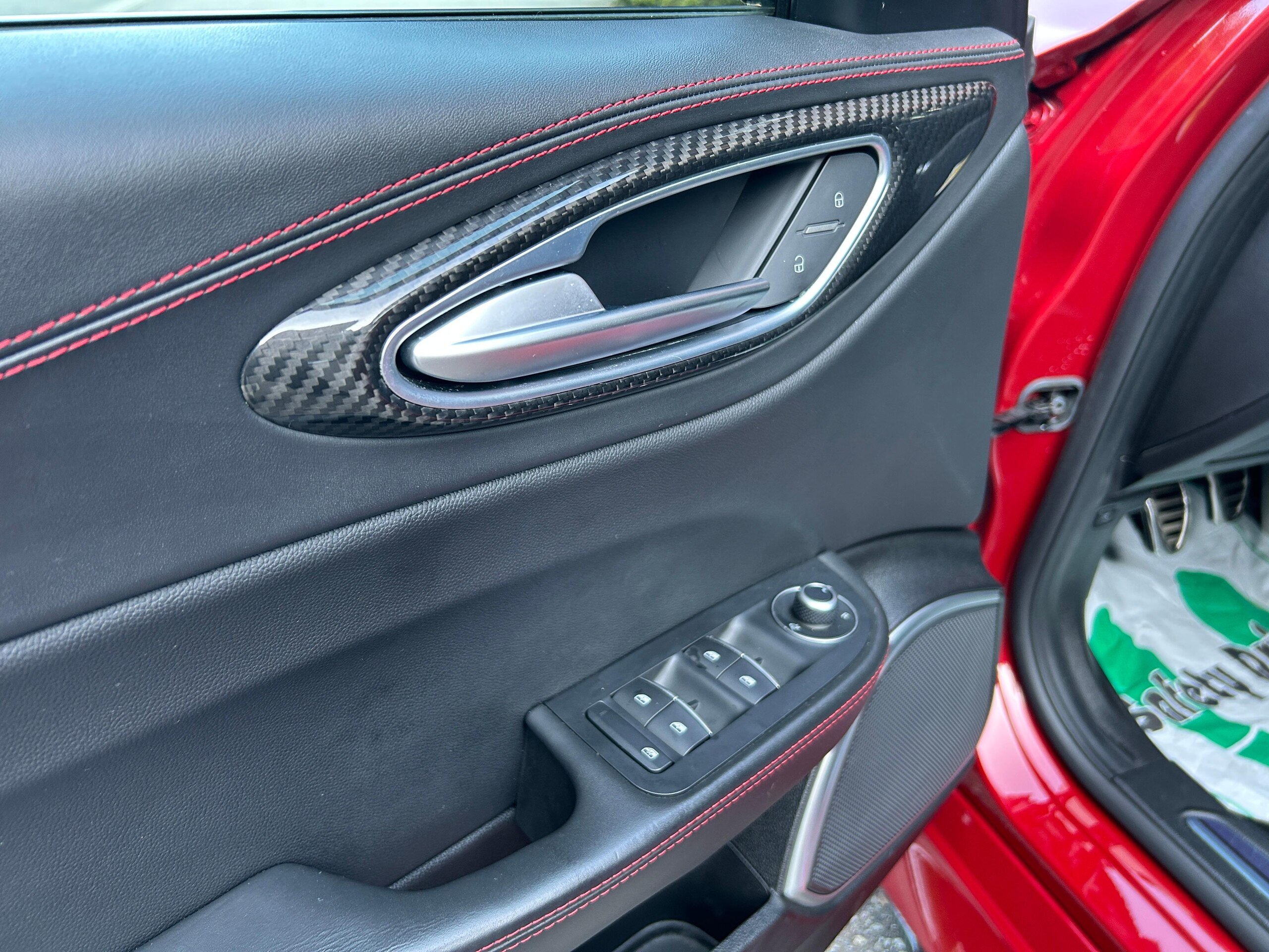 2017 Alfa Romeo Giulia Quadrifoglio — Photo 16 / 19