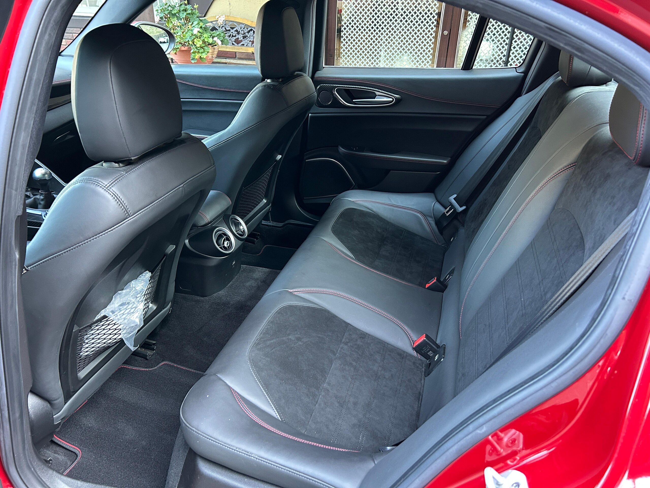 2017 Alfa Romeo Giulia Quadrifoglio — Photo 17 / 19