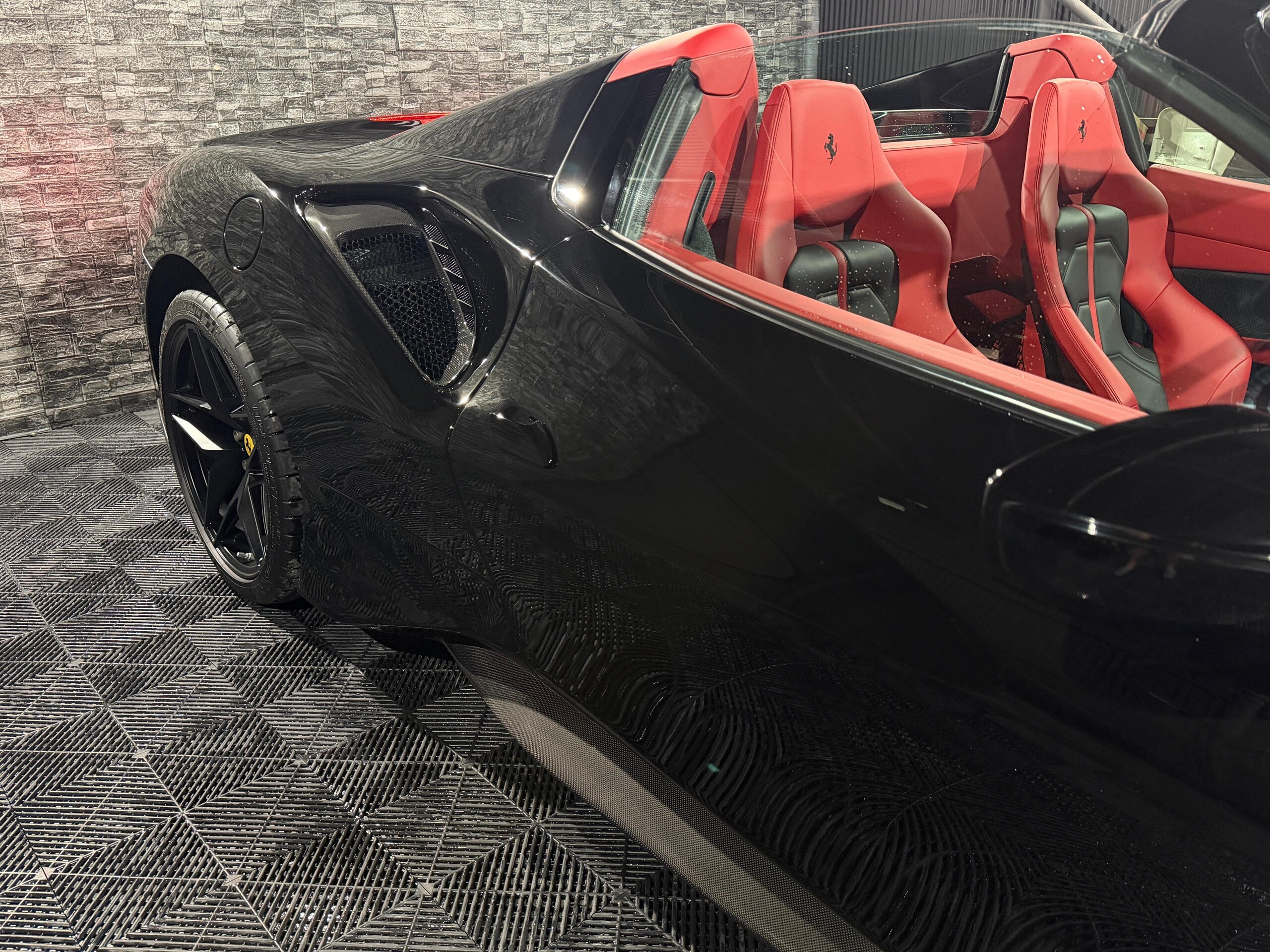 2017 Ferrari 488 Spider — Photo 21 / 53