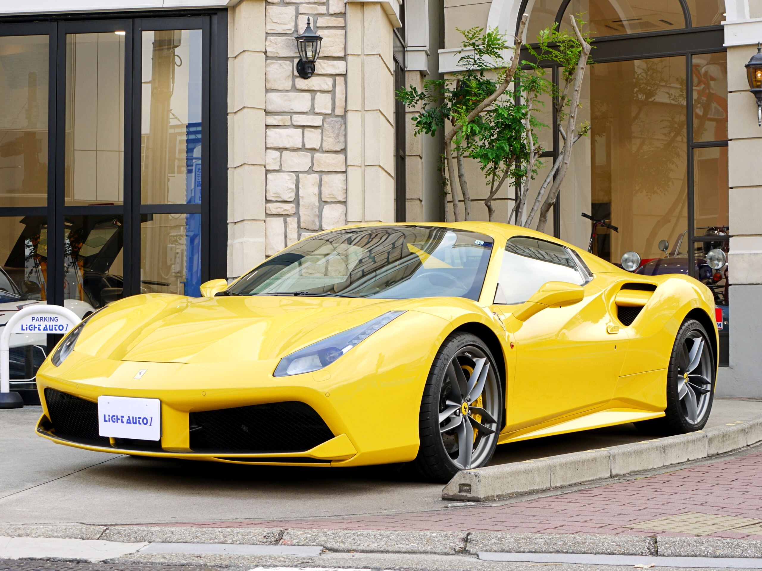 2017 Ferrari 488 Spider — Photo 6 / 20