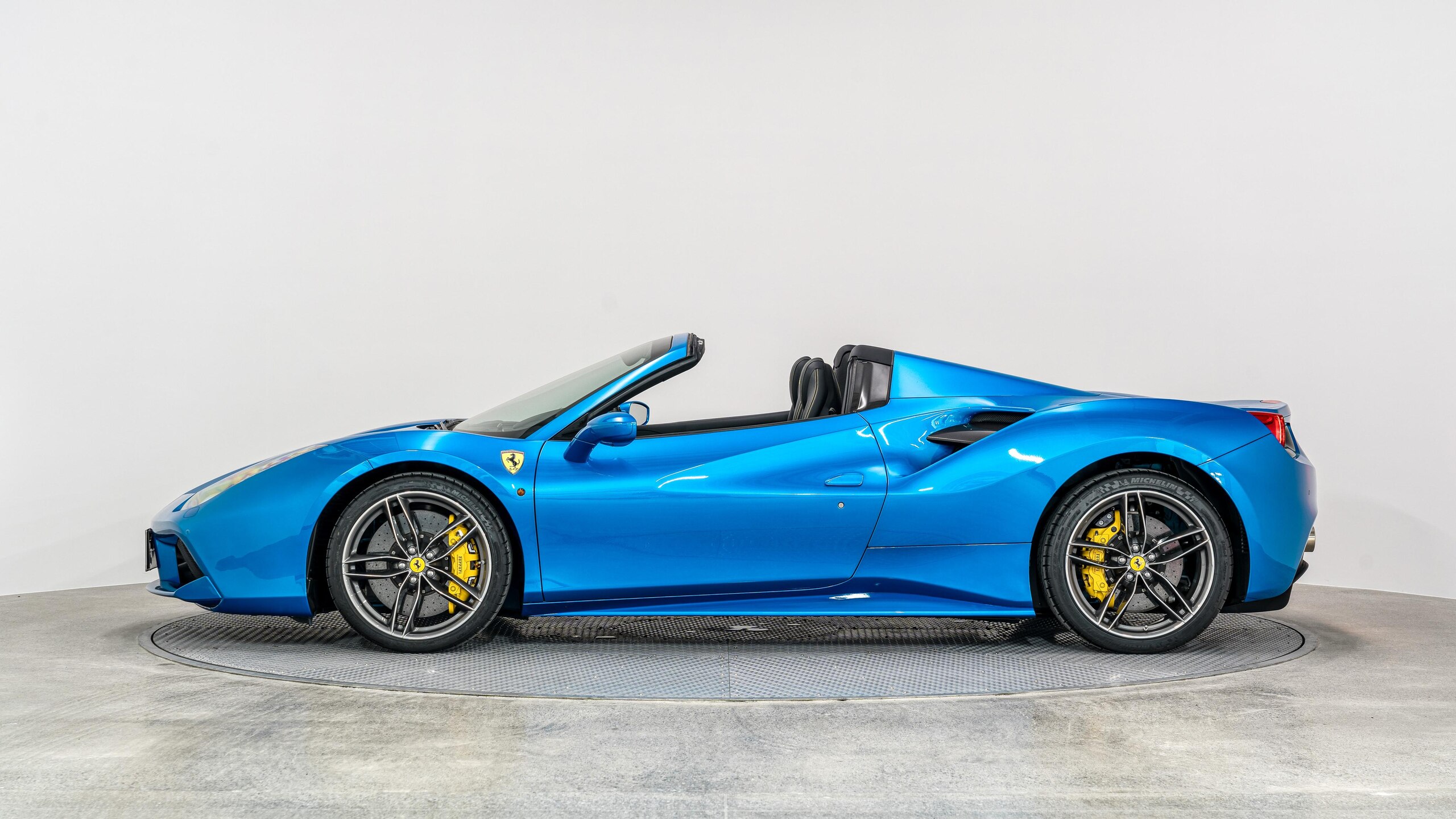2017 Ferrari 488 Spider — Photo 14 / 34