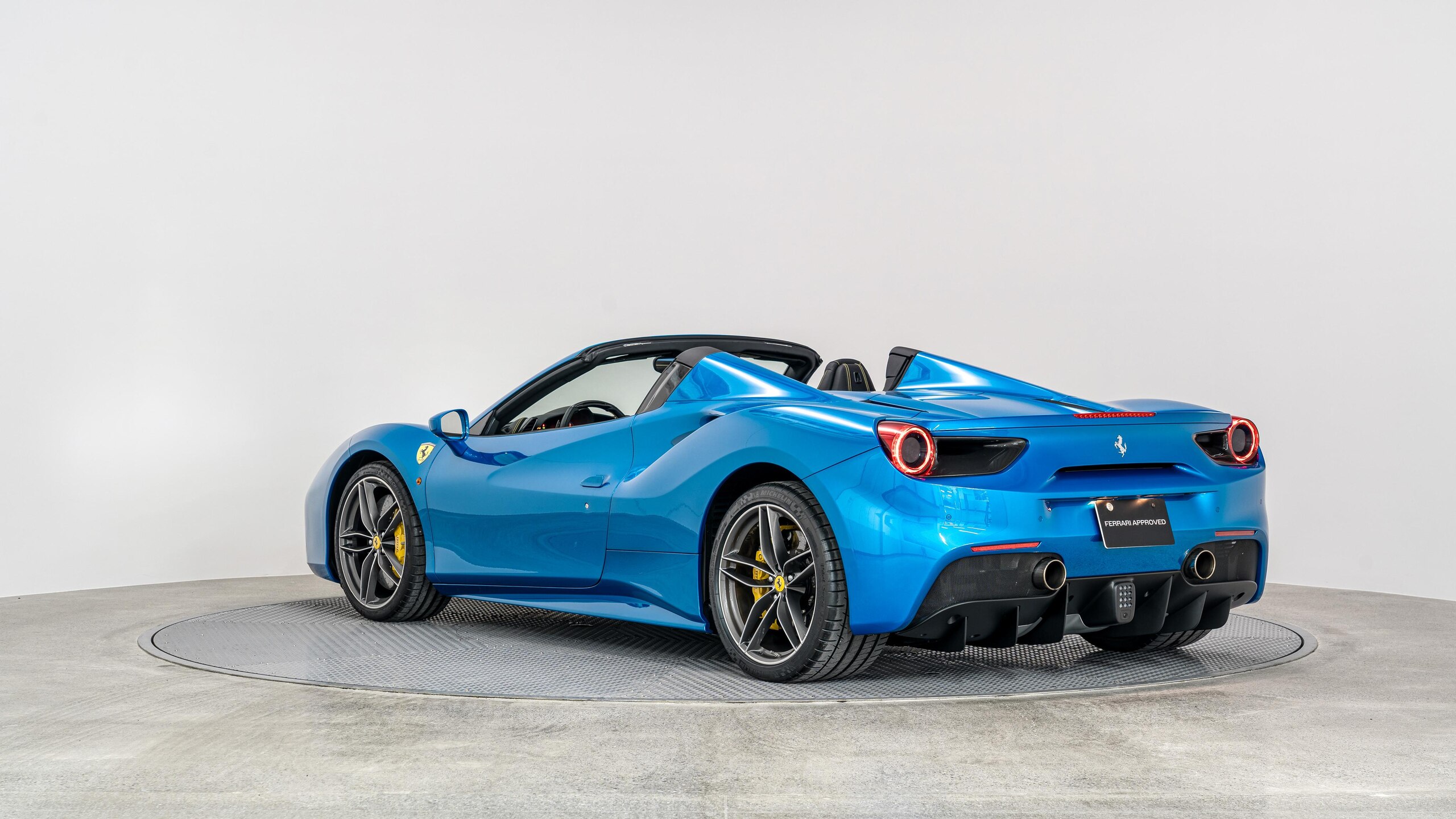 2017 Ferrari 488 Spider — Photo 15 / 34