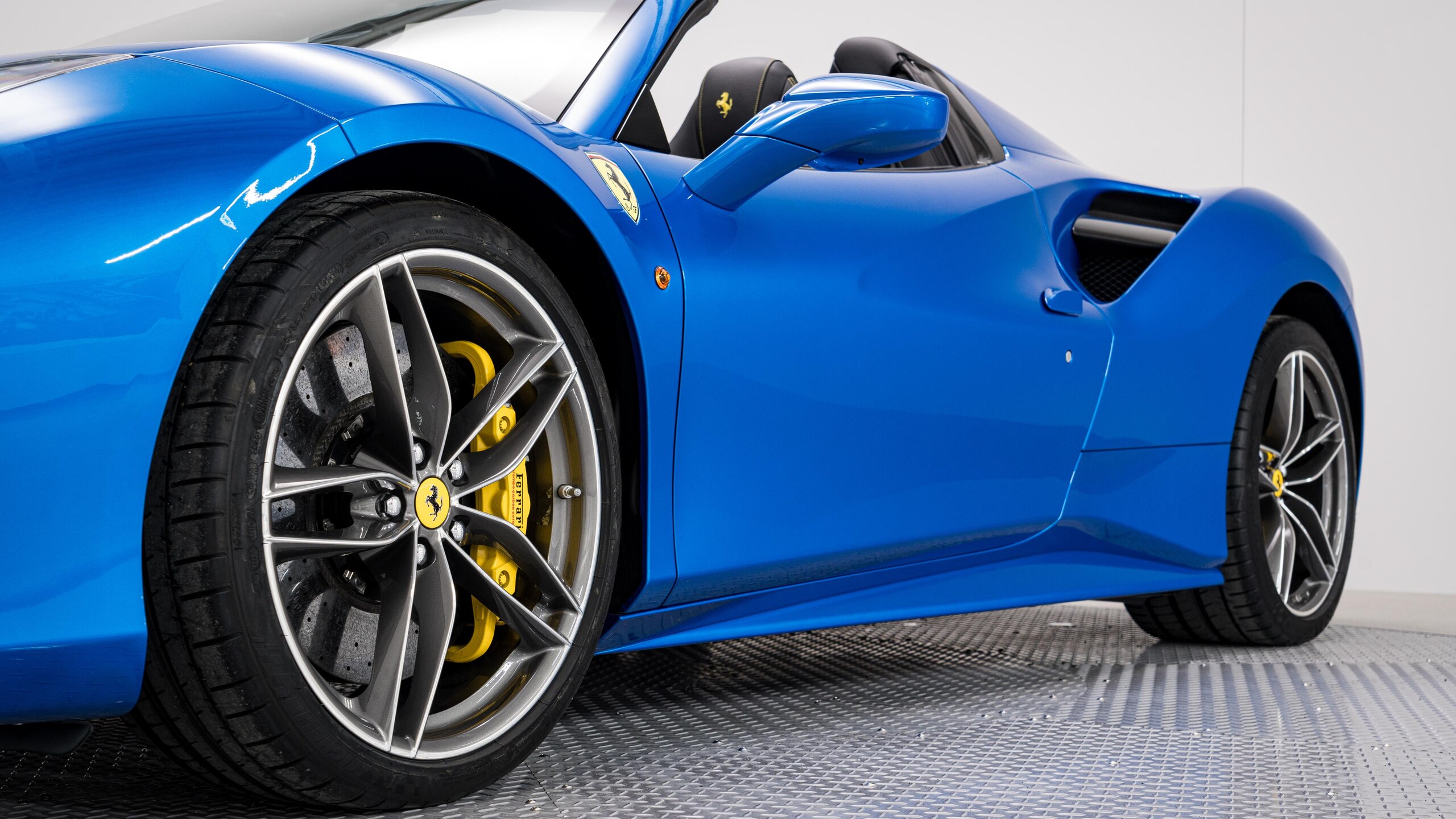 2017 Ferrari 488 Spider — Photo 23 / 34