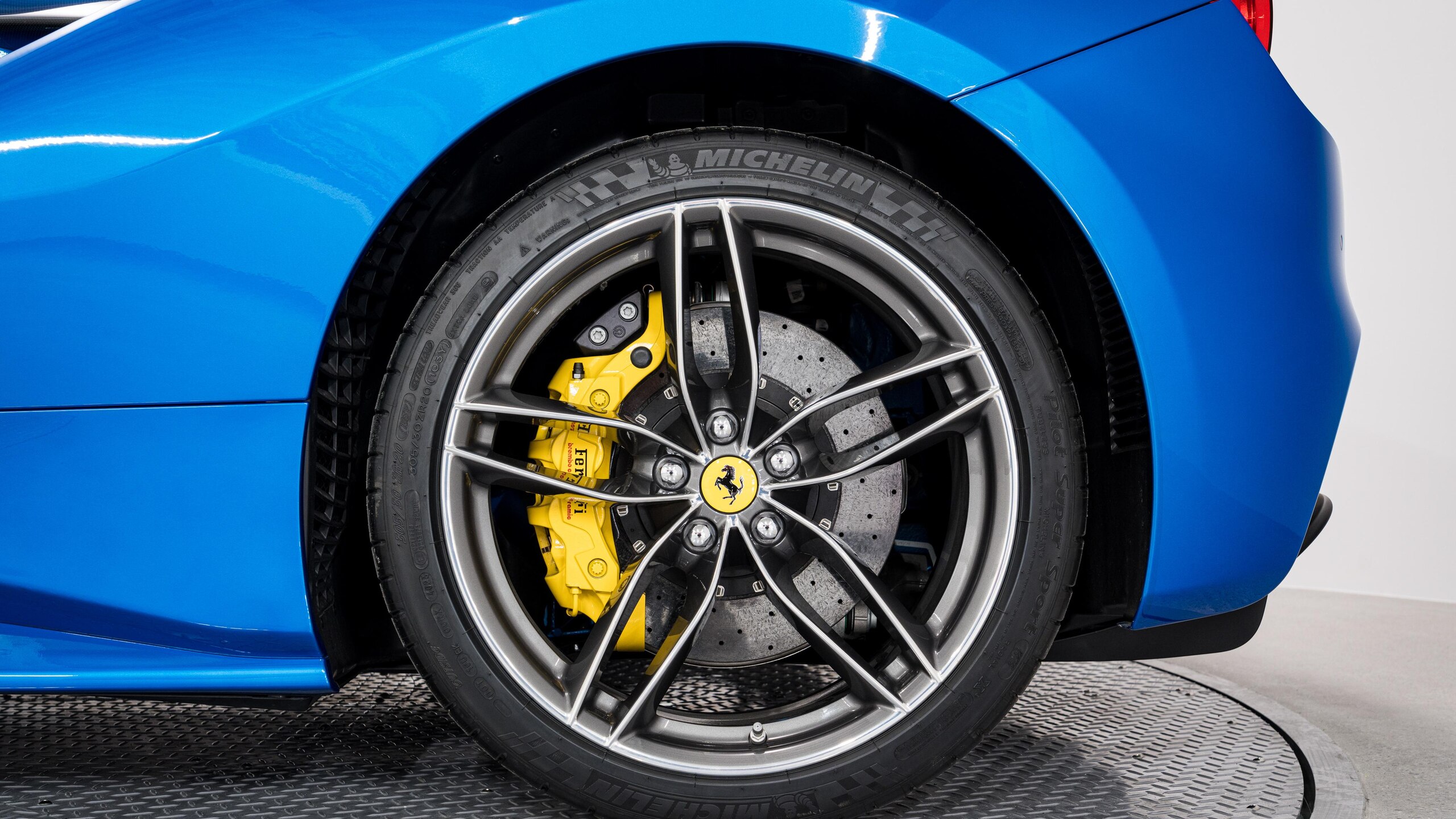 2017 Ferrari 488 Spider — Photo 30 / 34