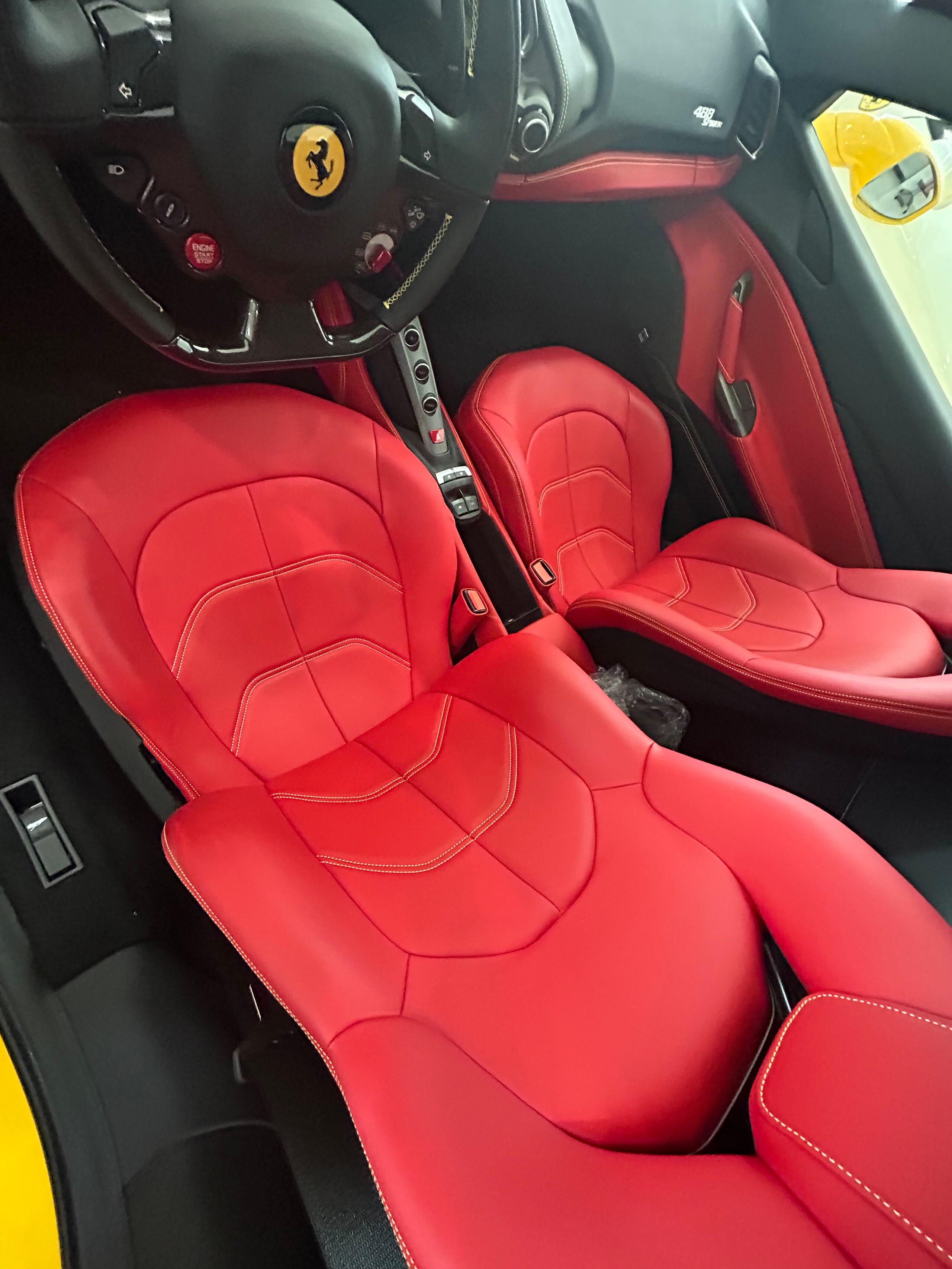 2017 Ferrari 488 Spider — Photo 10 / 32