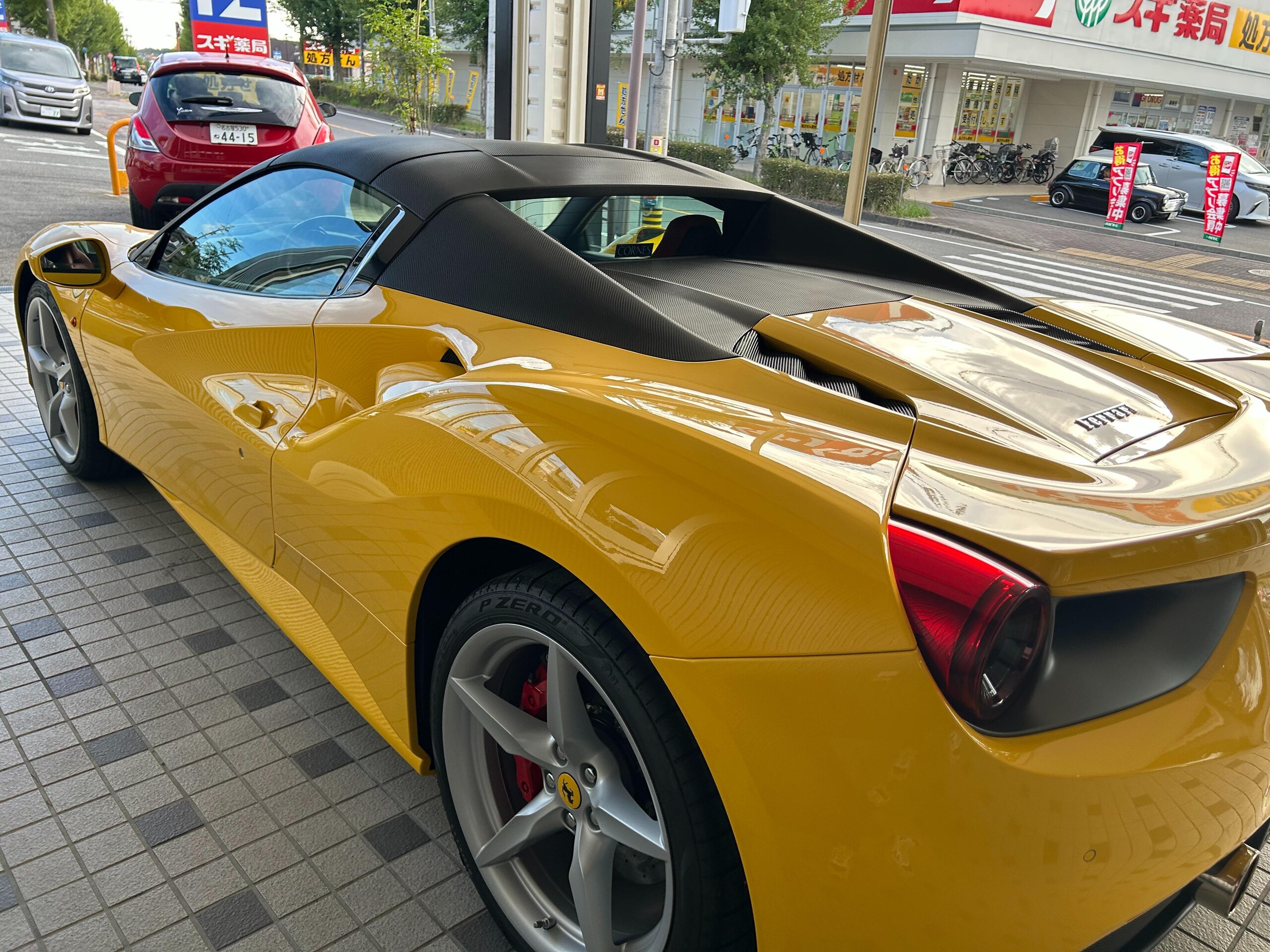 2017 Ferrari 488 Spider — Photo 12 / 32