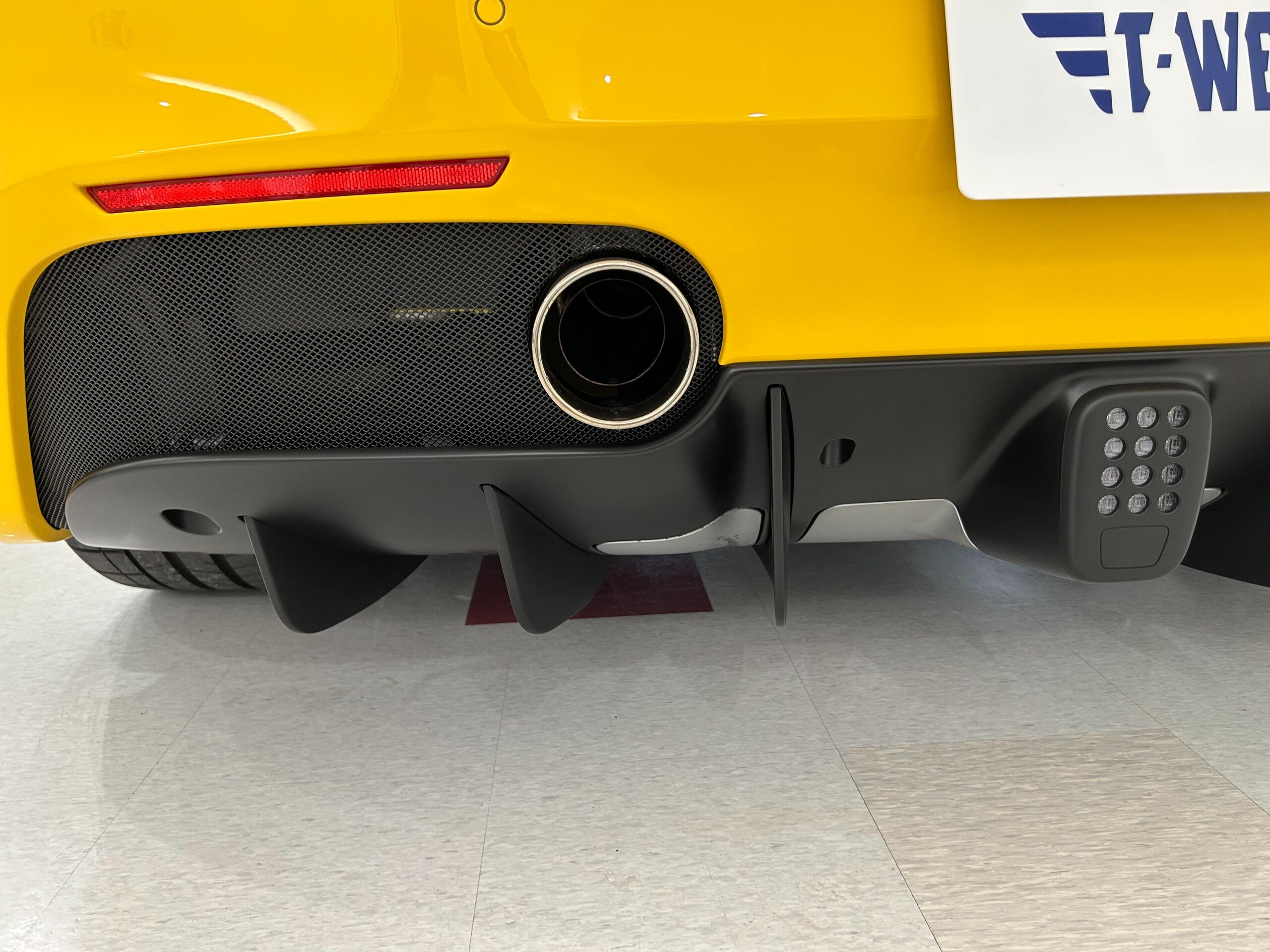 2017 Ferrari 488 Spider — Photo 20 / 32