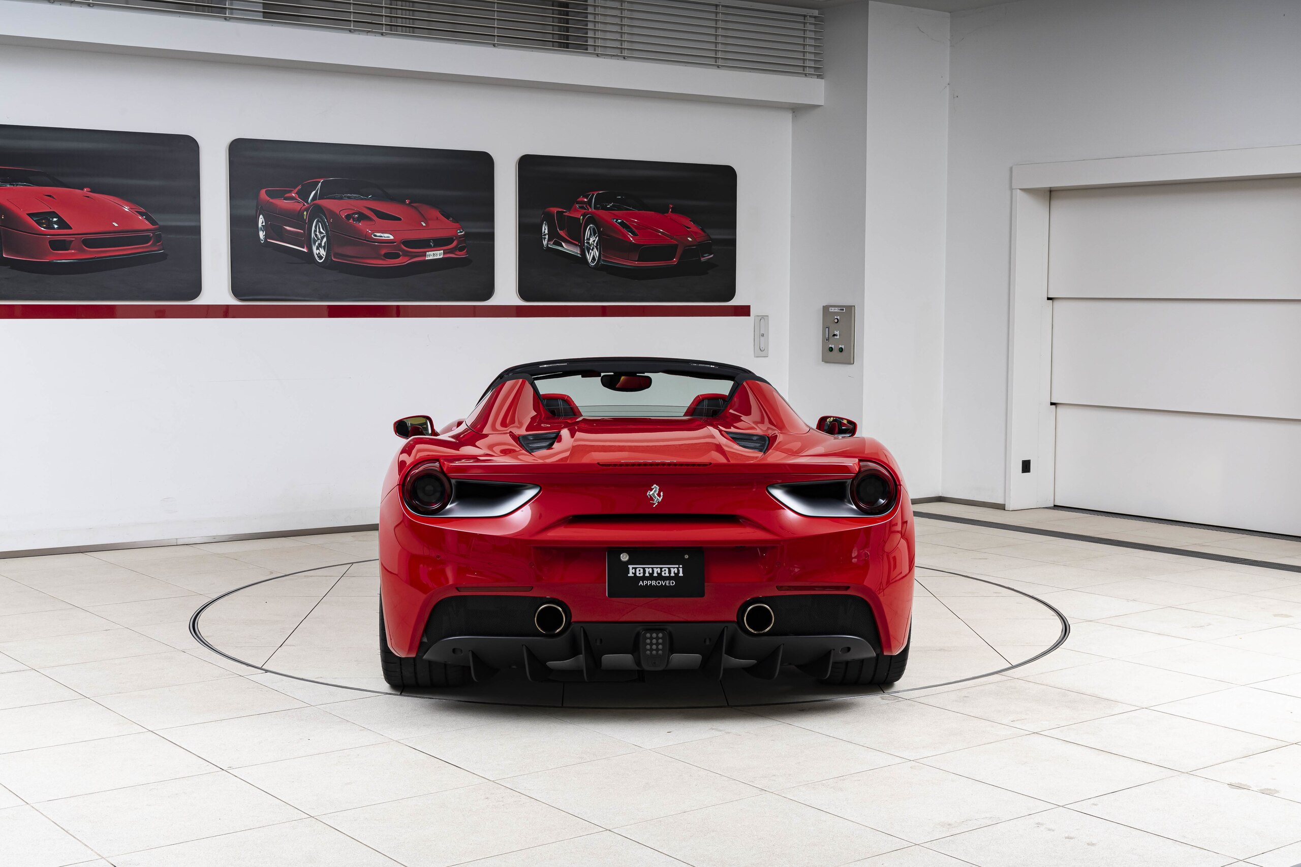 2017 Ferrari 488 Spider — Photo 6 / 25