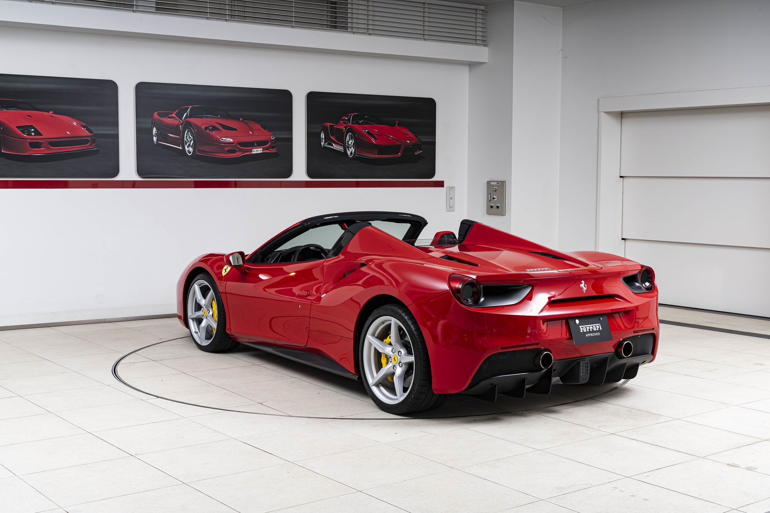 2017 Ferrari 488 Spider — Photo 7 / 25