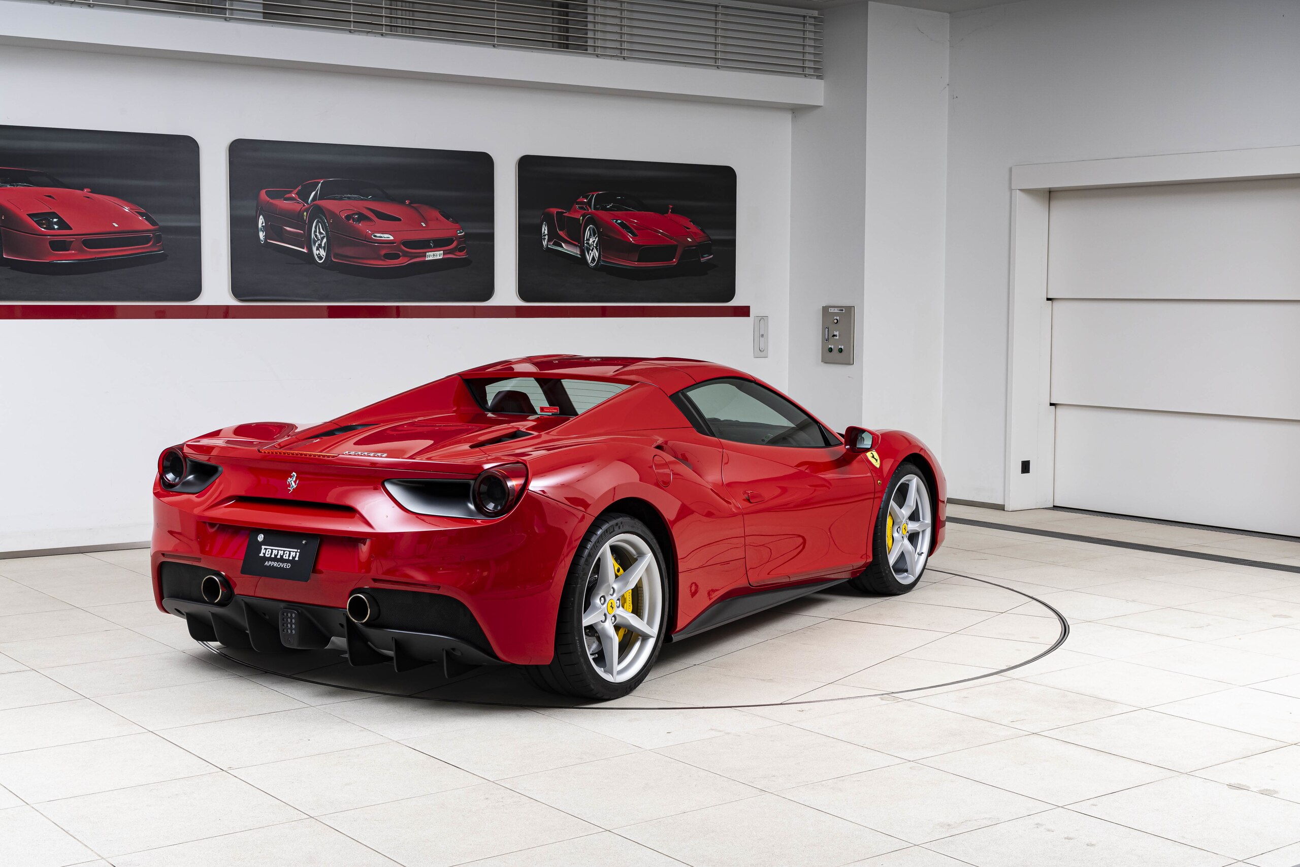 2017 Ferrari 488 Spider — Photo 11 / 25