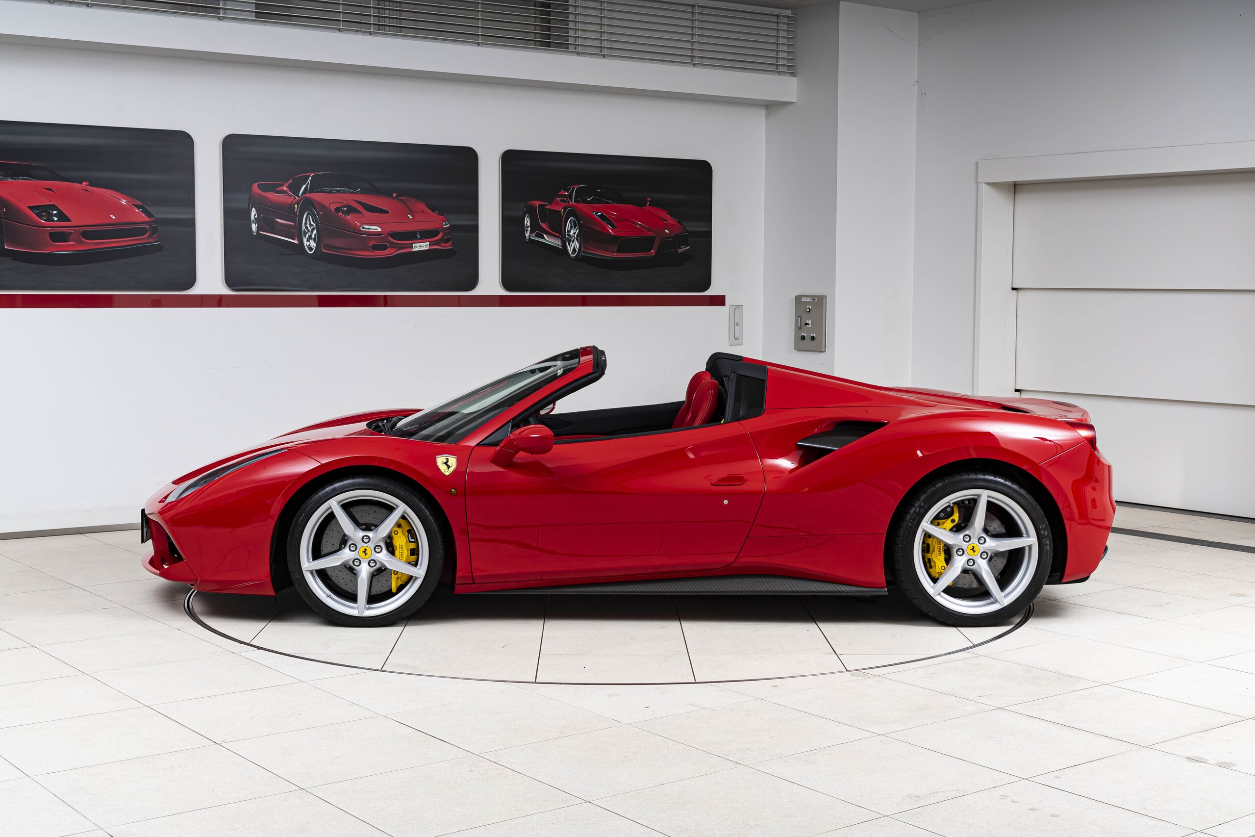 2017 Ferrari 488 Spider — Photo 13 / 25