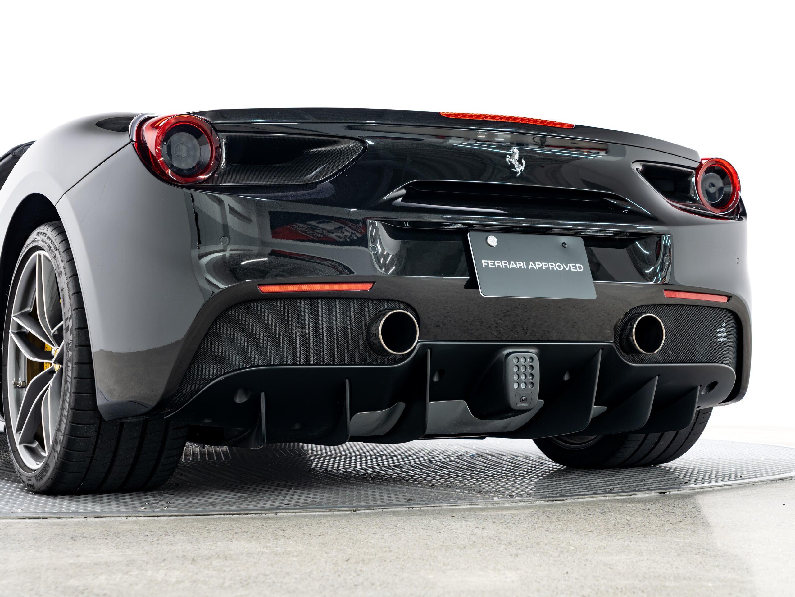 2017 Ferrari 488 Spider — Photo 21 / 29