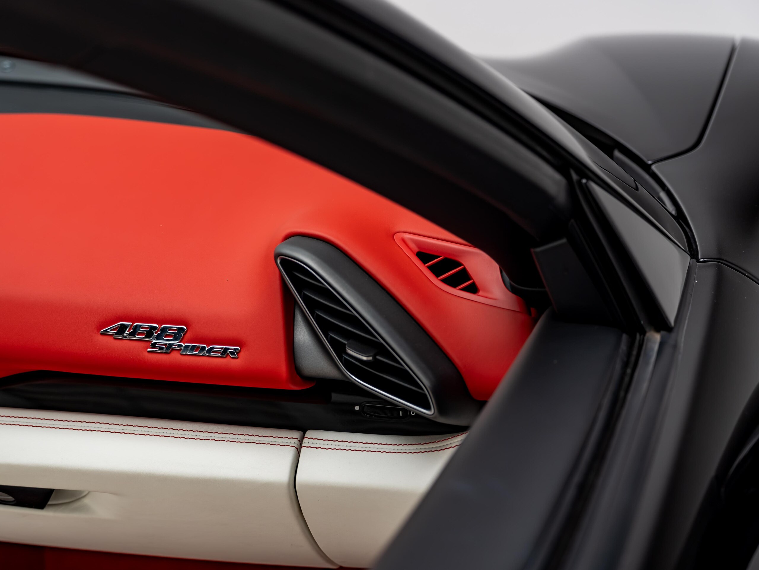 2017 Ferrari 488 Spider — Photo 22 / 29