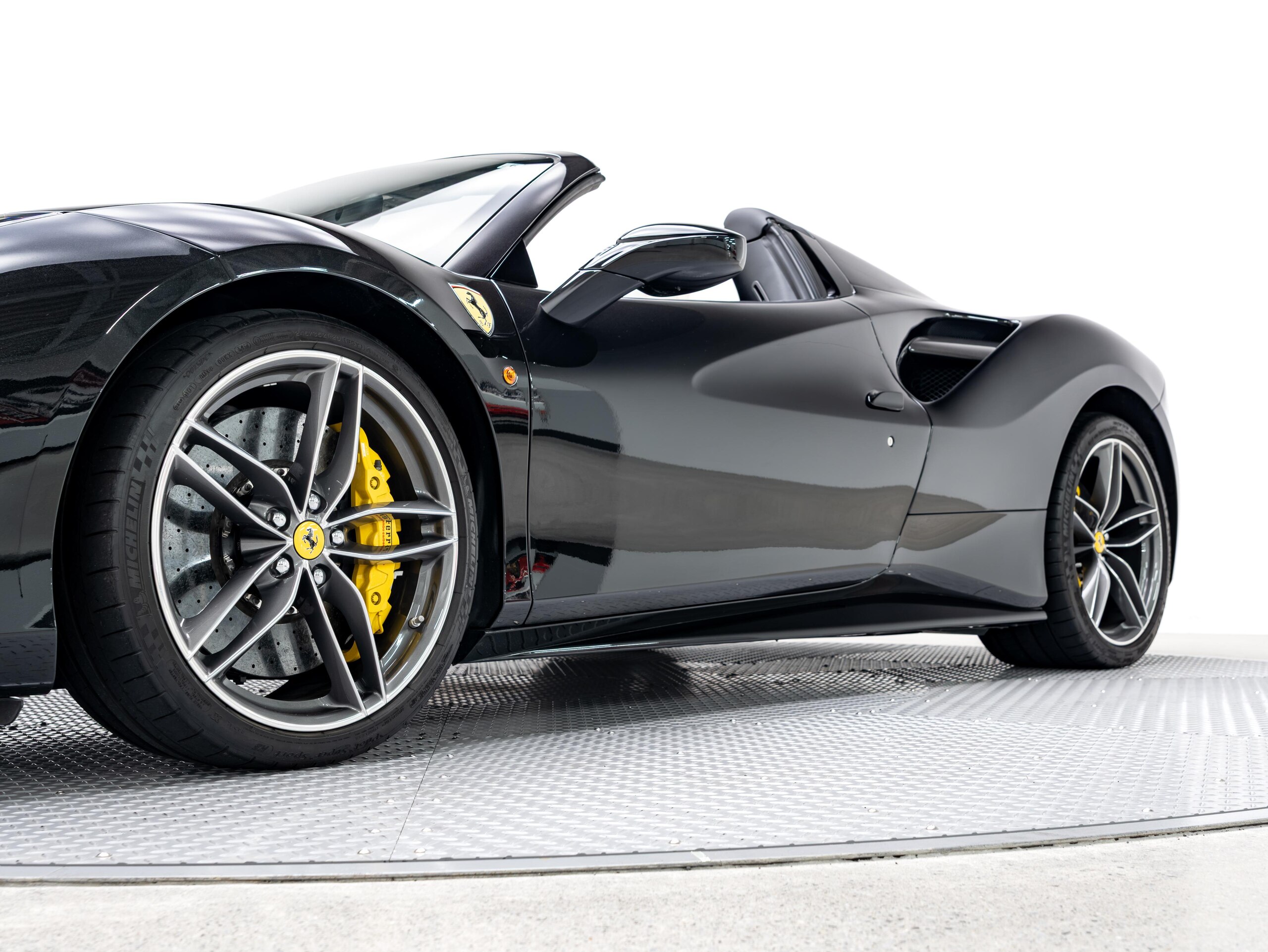 2017 Ferrari 488 Spider — Photo 25 / 29