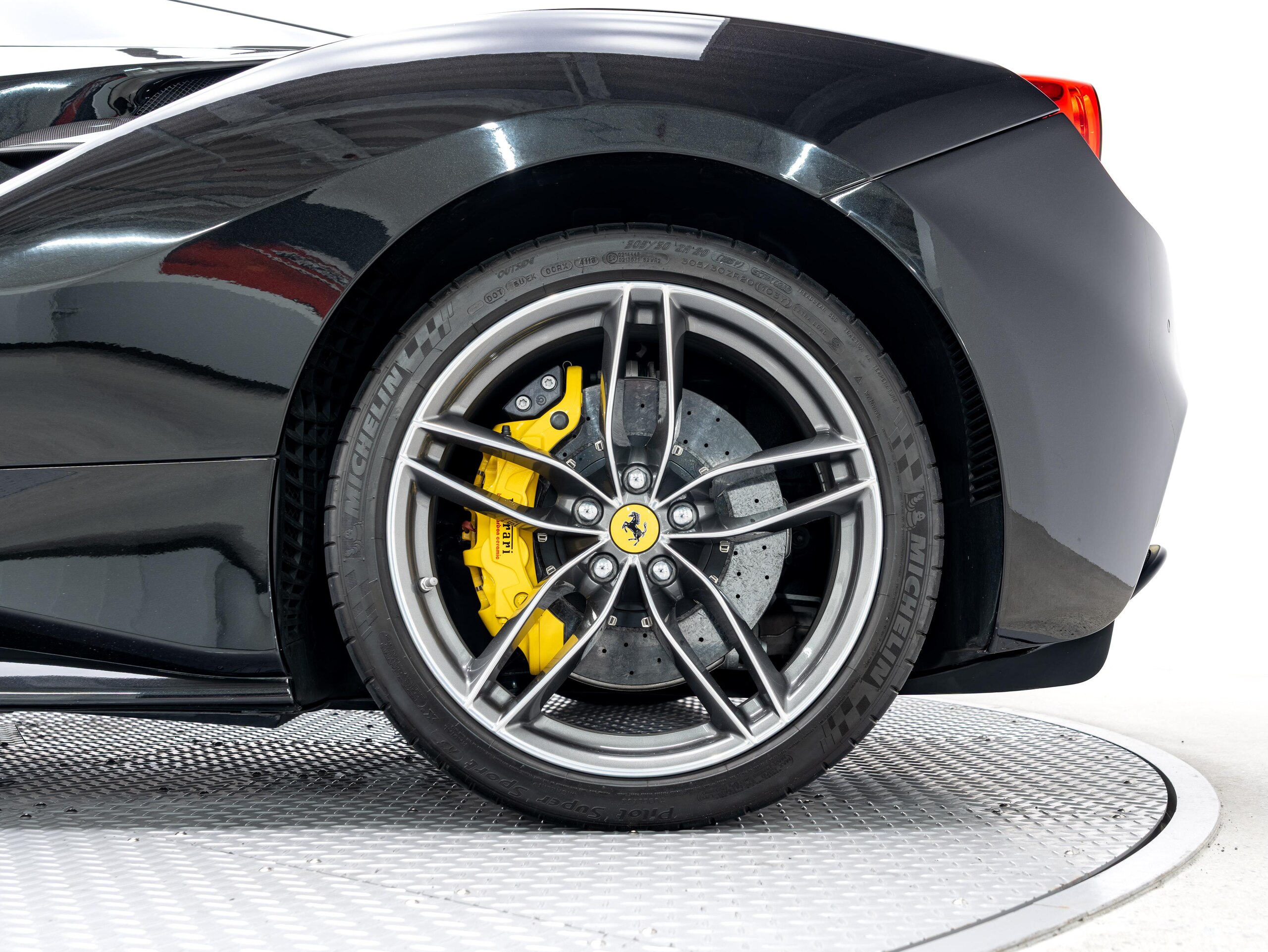 2017 Ferrari 488 Spider — Photo 26 / 29