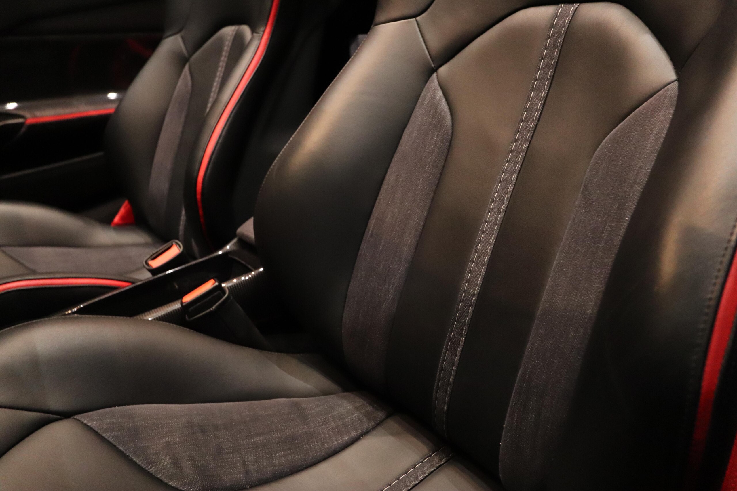 2017 Ferrari 488 Spider Tailor Made — Photo 8 / 17
