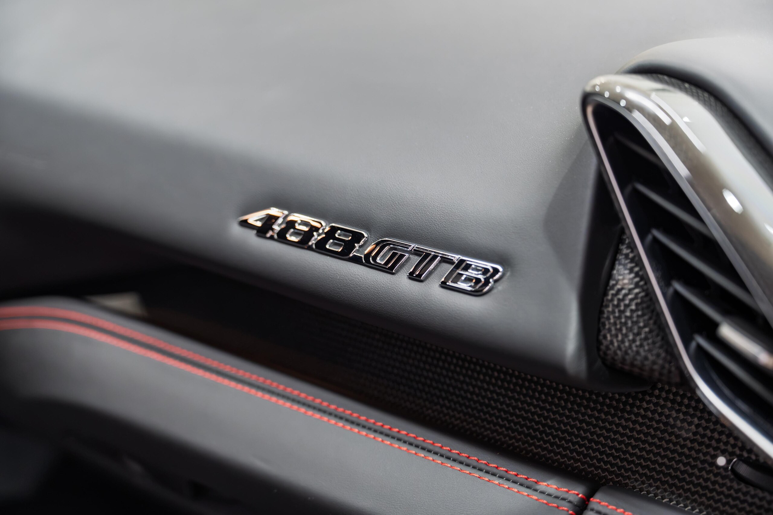 2017 Ferrari 488GTB — Photo 16 / 33