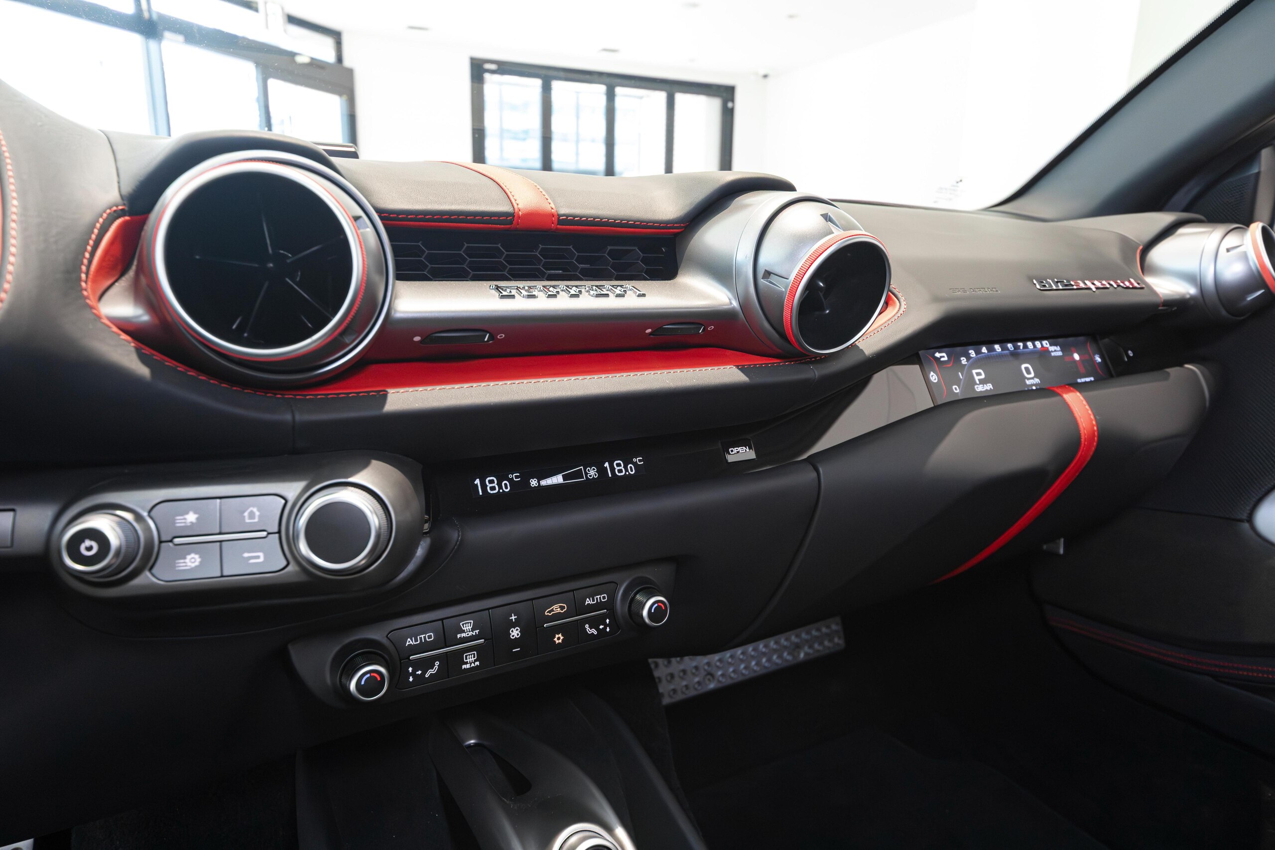 2017 Ferrari 812 Superfast — Photo 25 / 60
