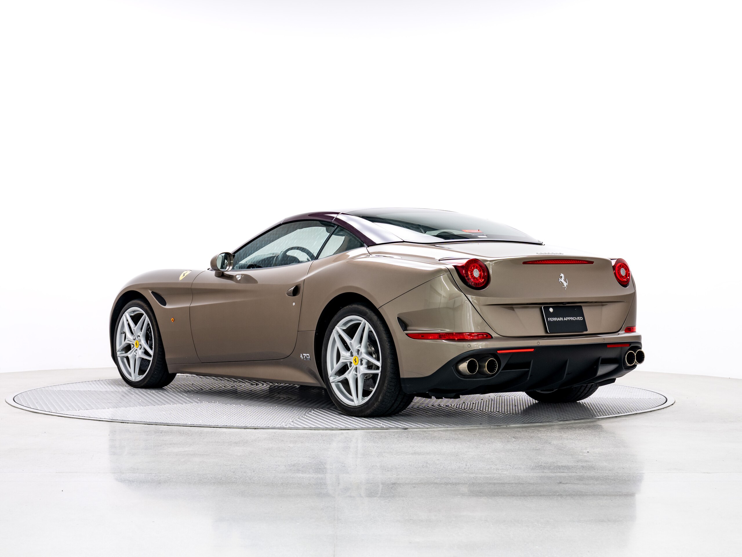 2017 Ferrari California T 70th Anniversary Tailor Made Collection — Photo 6 / 30
