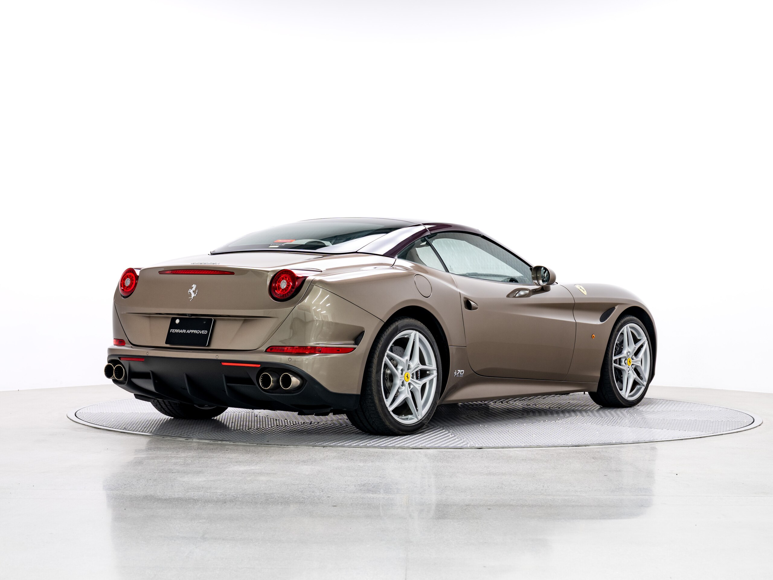 2017 Ferrari California T 70th Anniversary Tailor Made Collection — Photo 12 / 30