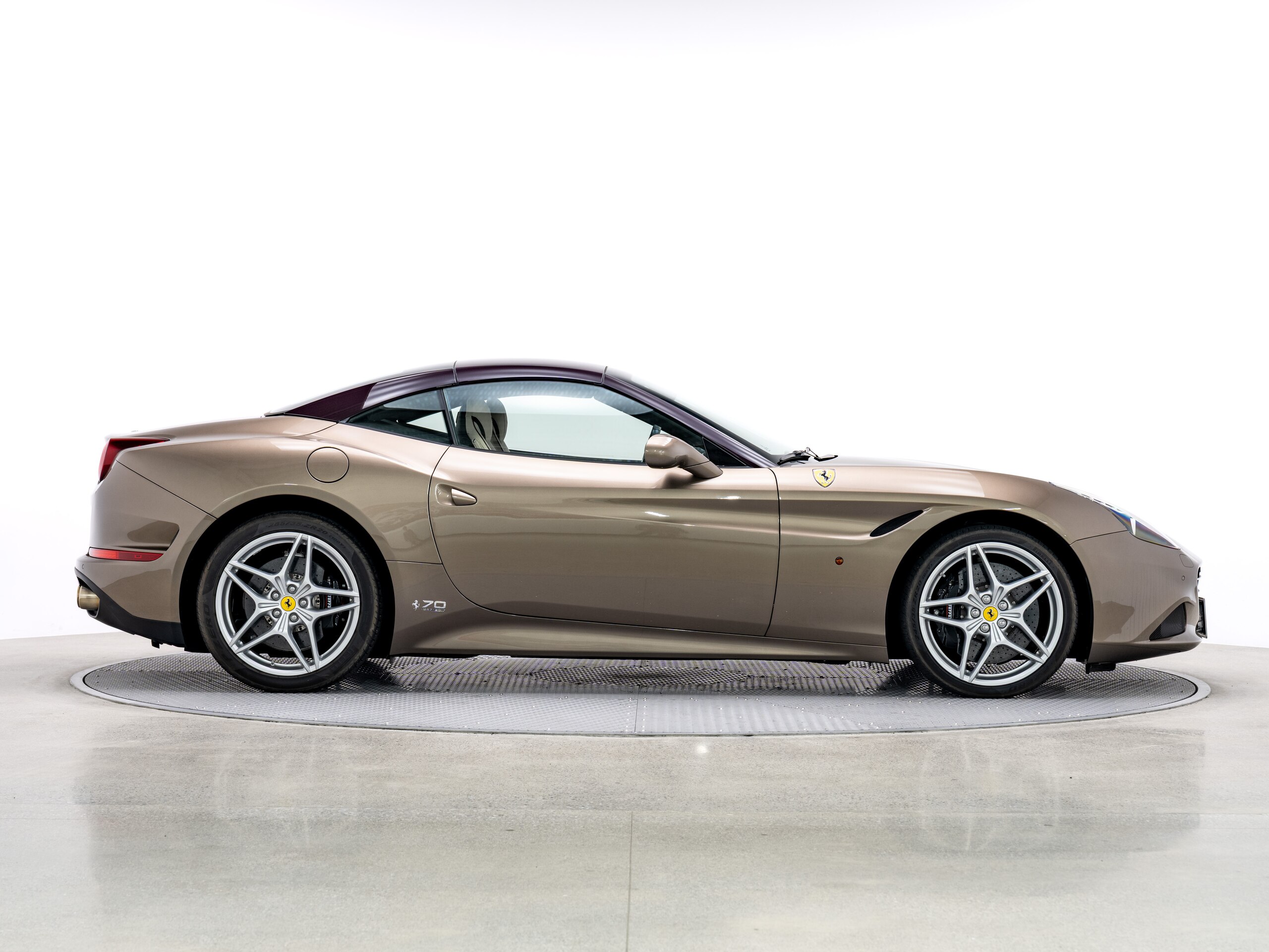 2017 Ferrari California T 70th Anniversary Tailor Made Collection — Photo 13 / 30