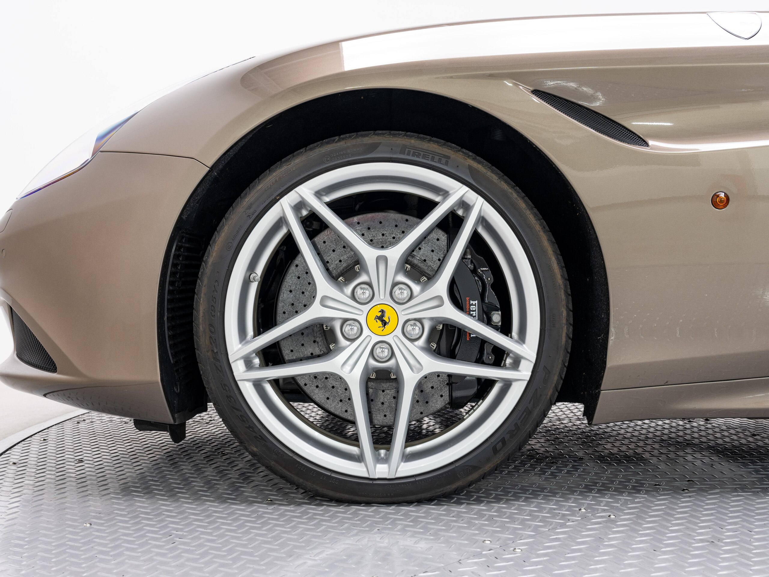 2017 Ferrari California T 70th Anniversary Tailor Made Collection — Photo 14 / 30