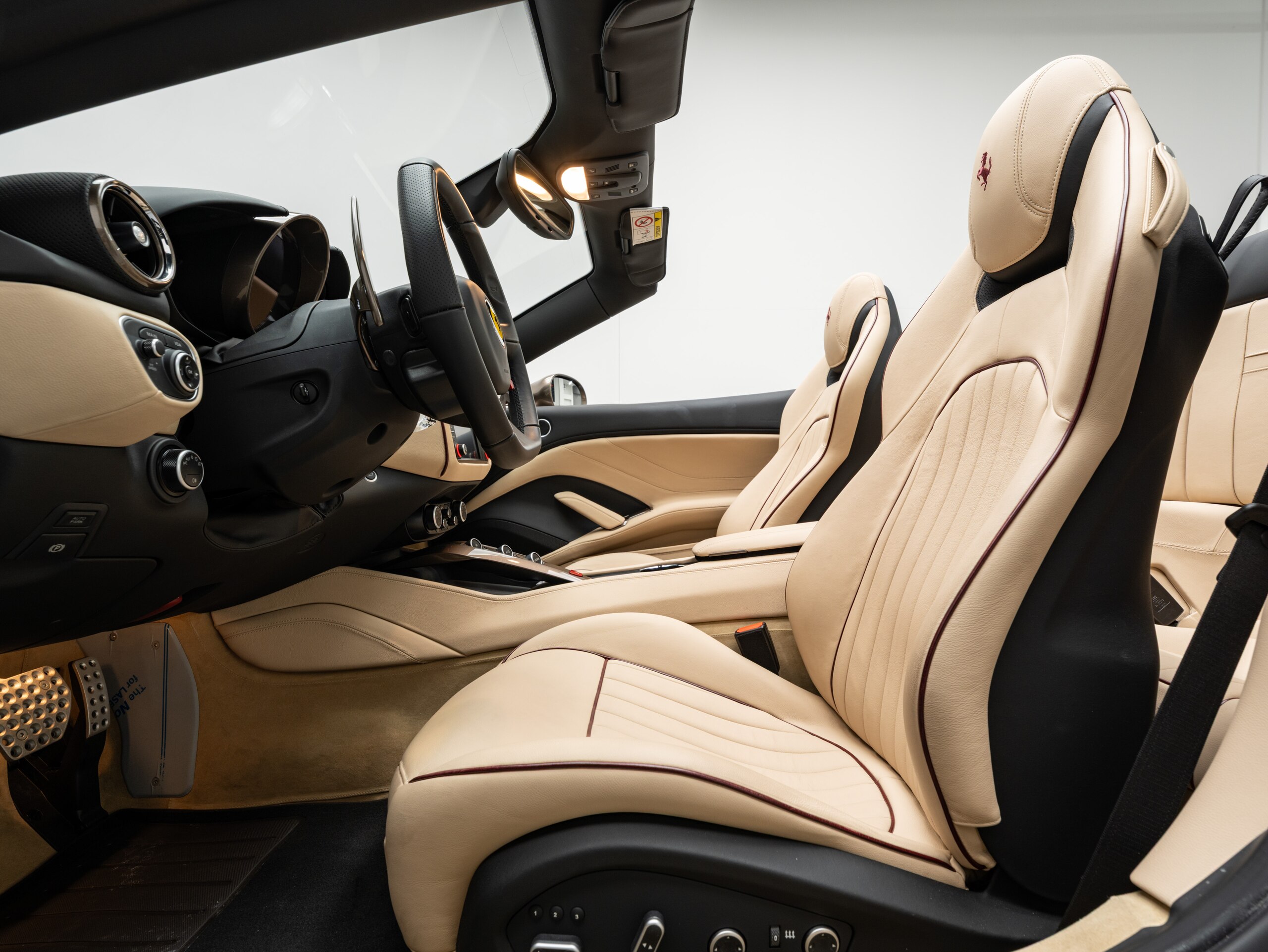 2017 Ferrari California T 70th Anniversary Tailor Made Collection — Photo 16 / 30