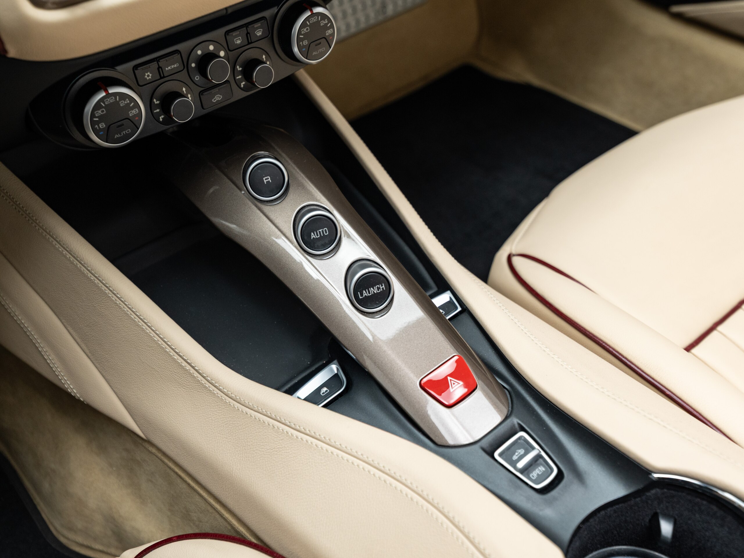 2017 Ferrari California T 70th Anniversary Tailor Made Collection — Photo 19 / 30