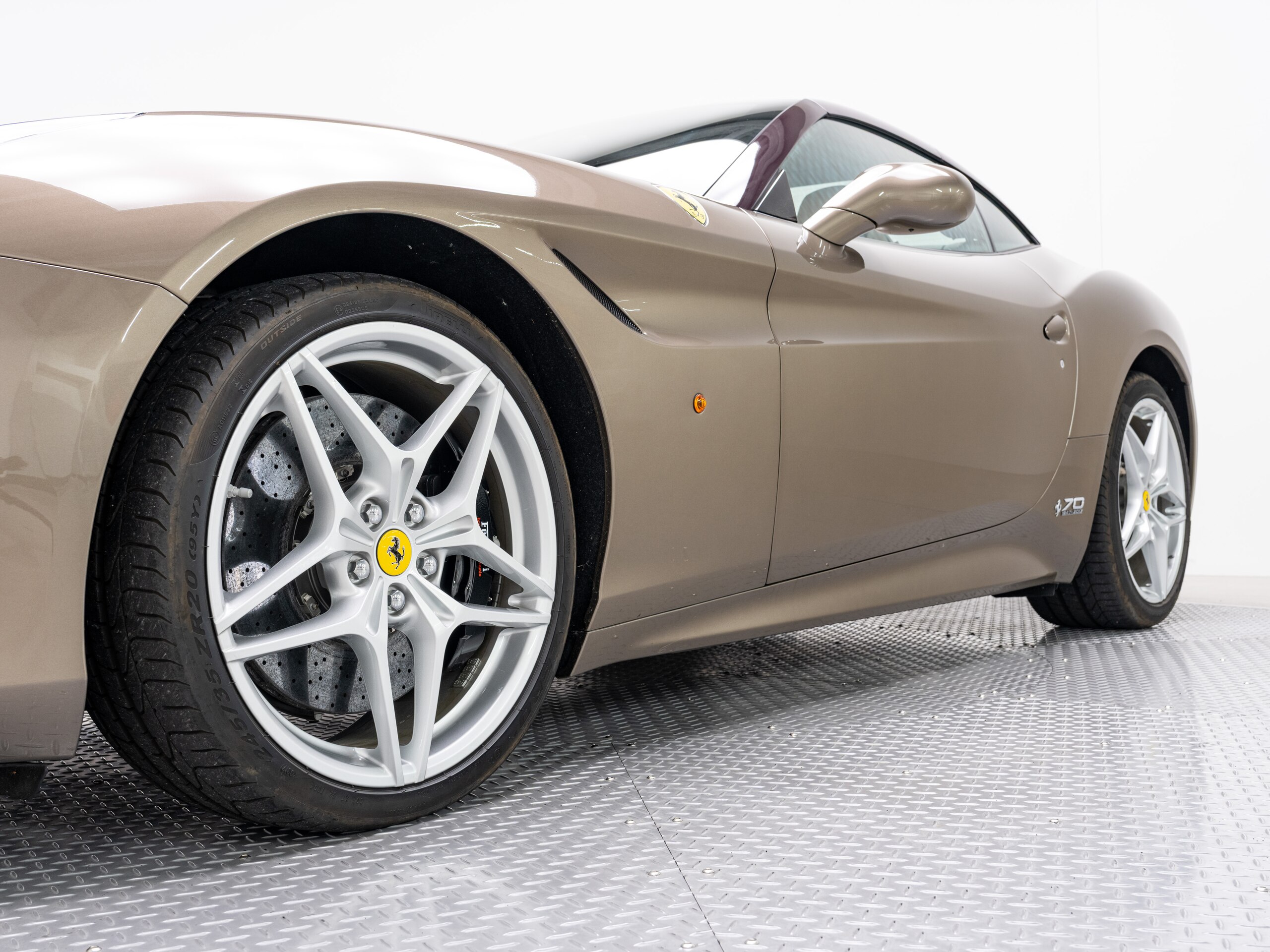 2017 Ferrari California T 70th Anniversary Tailor Made Collection — Photo 22 / 30