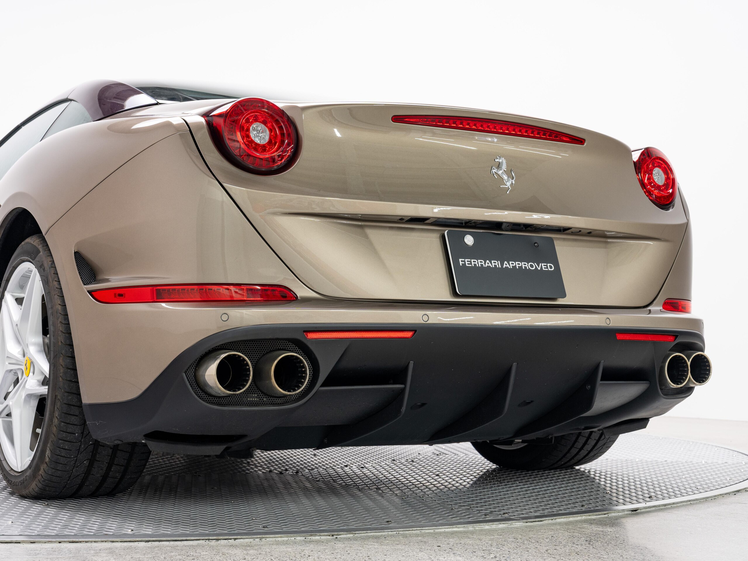 2017 Ferrari California T 70th Anniversary Tailor Made Collection — Photo 24 / 30