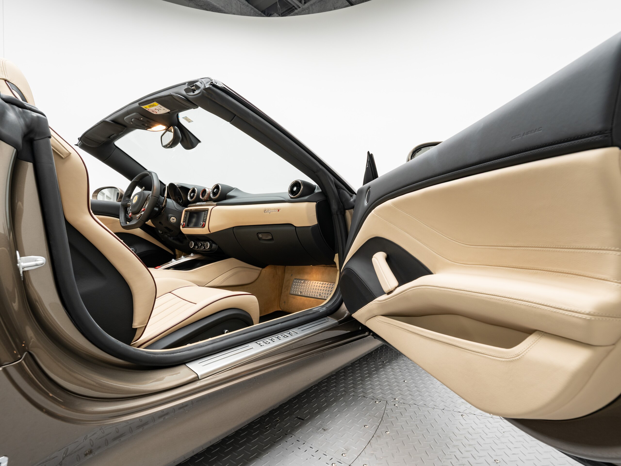 2017 Ferrari California T 70th Anniversary Tailor Made Collection — Photo 26 / 30