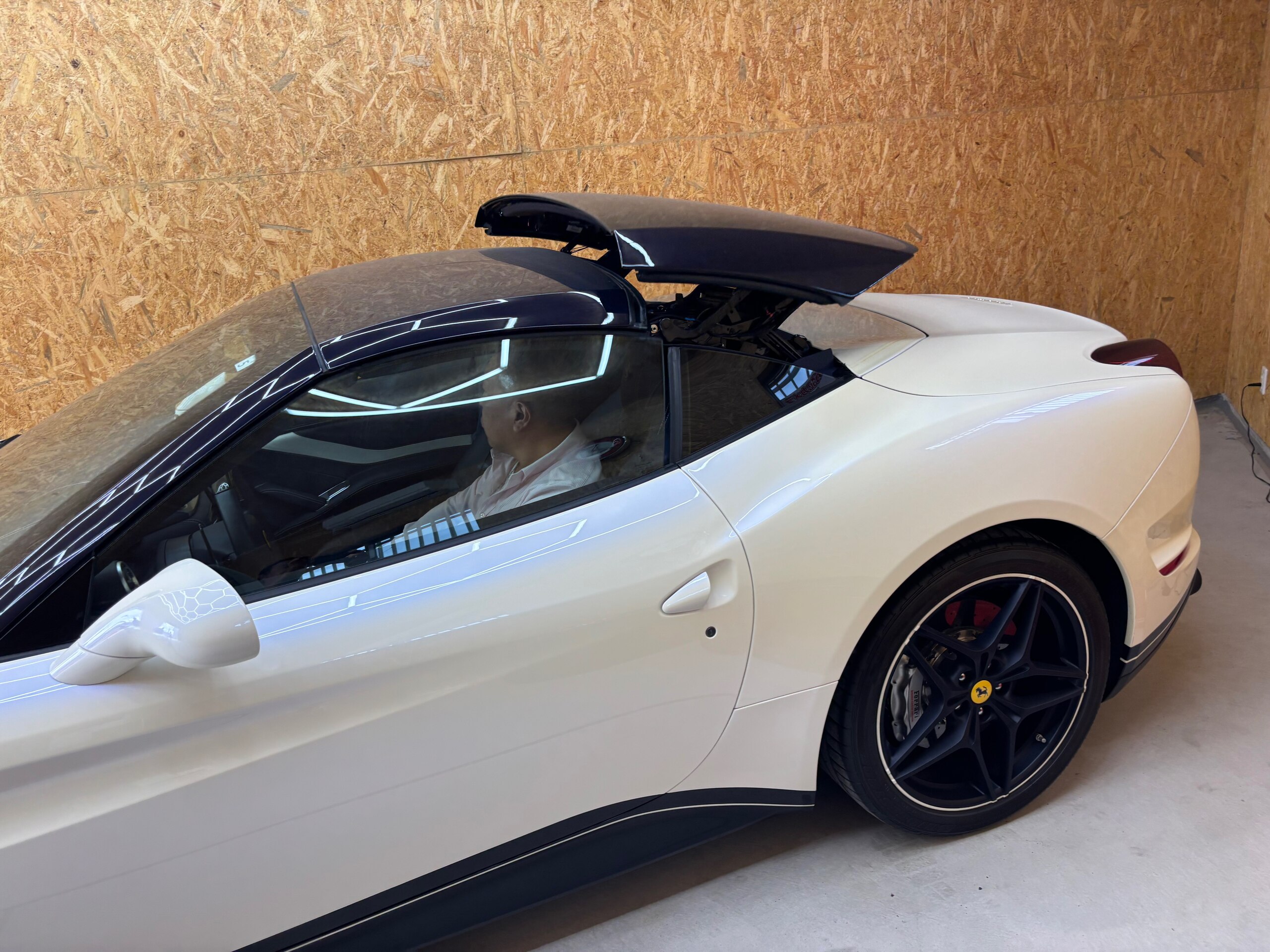 2017 Ferrari California T — Photo 46 / 51