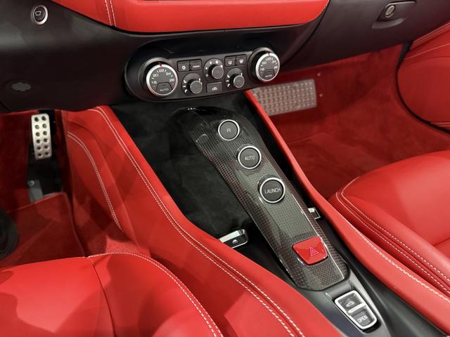 2017 Ferrari California T — Photo 10 / 36