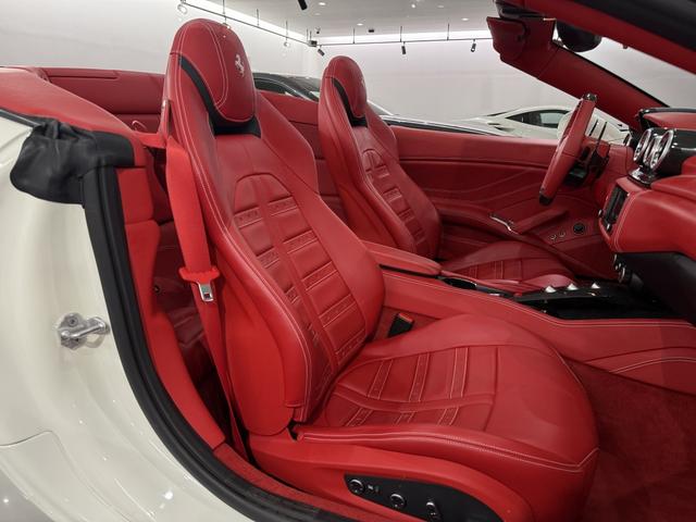 2017 Ferrari California T — Photo 13 / 36