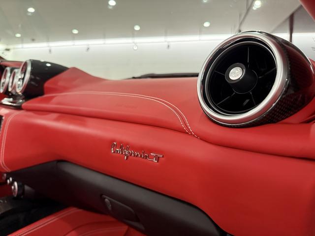 2017 Ferrari California T — Photo 18 / 36