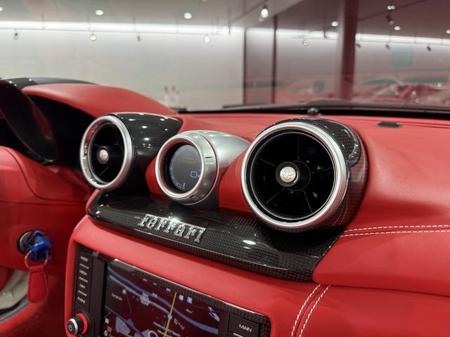 2017 Ferrari California T — Photo 19 / 36