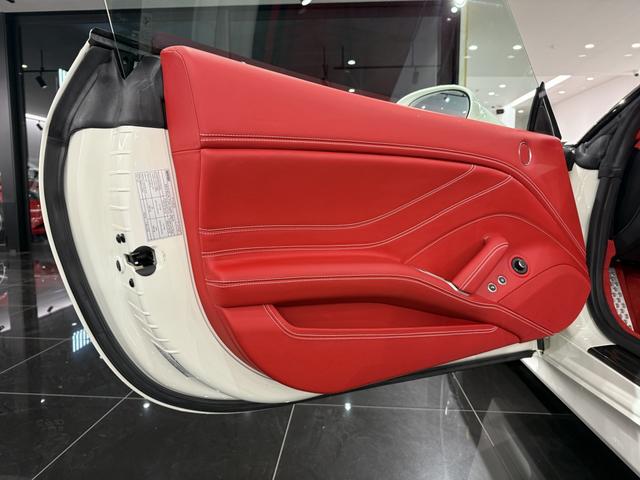2017 Ferrari California T — Photo 26 / 36