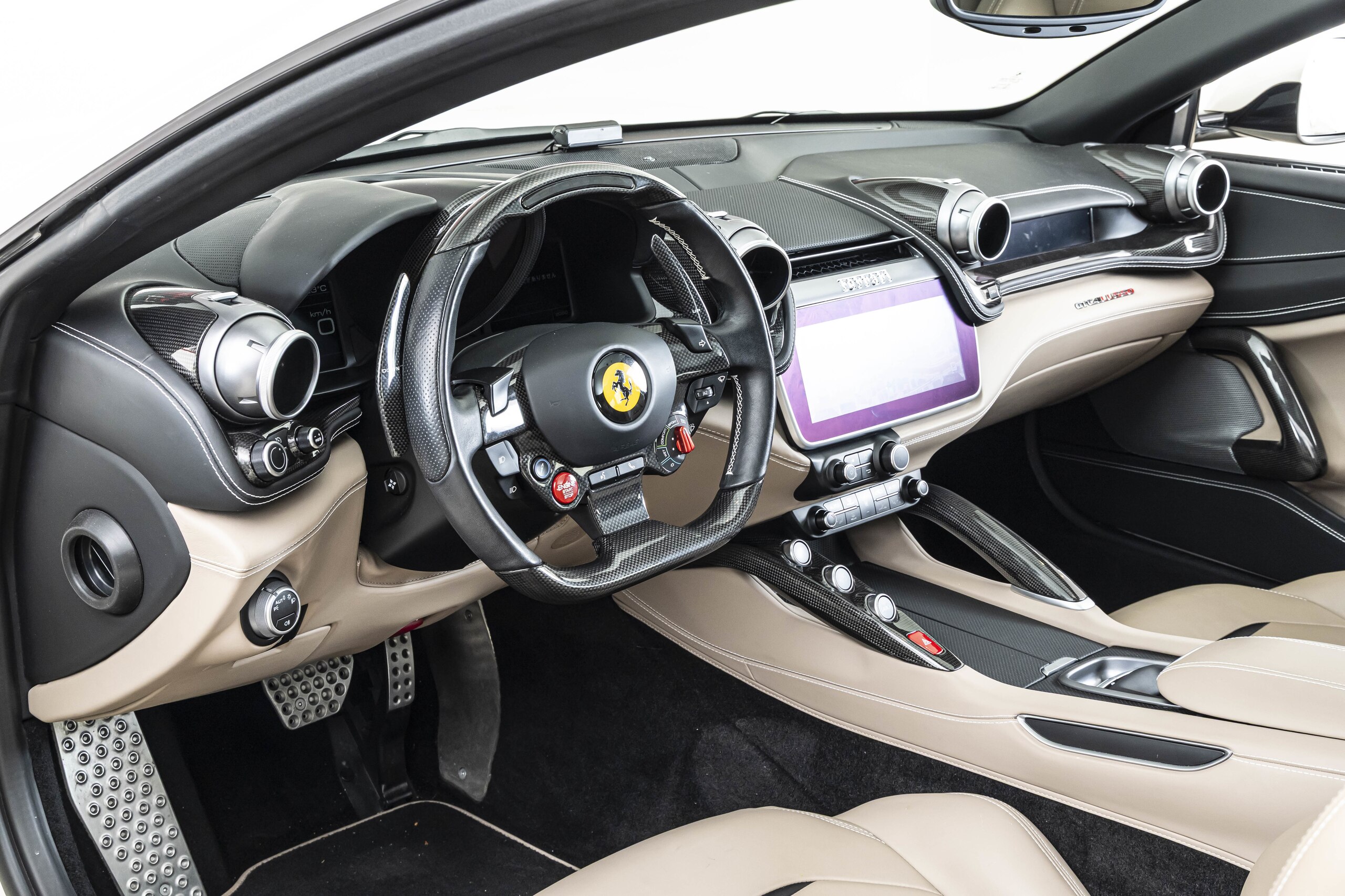 2017 Ferrari GTC4Lusso — Photo 8 / 30