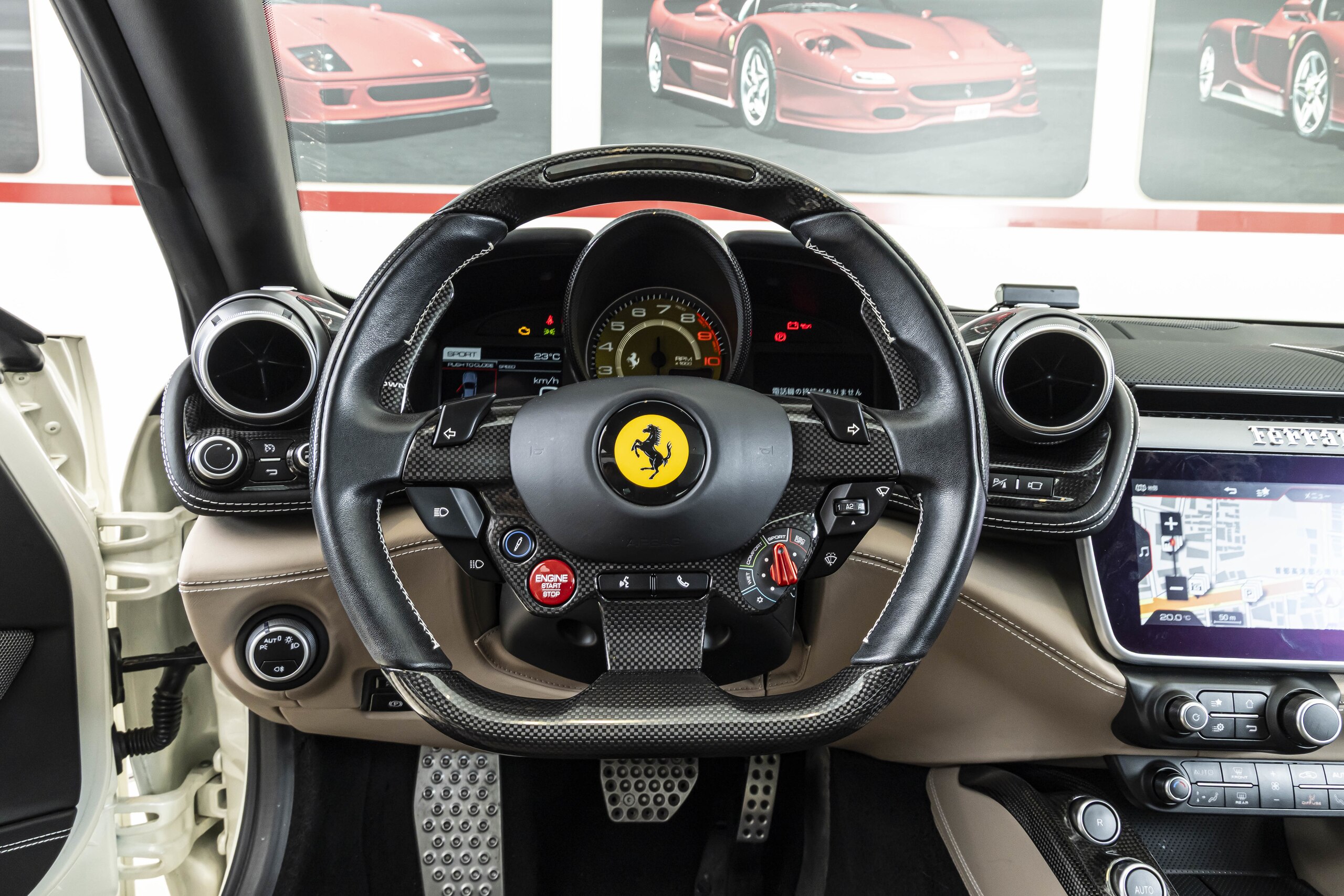 2017 Ferrari GTC4Lusso — Photo 17 / 30