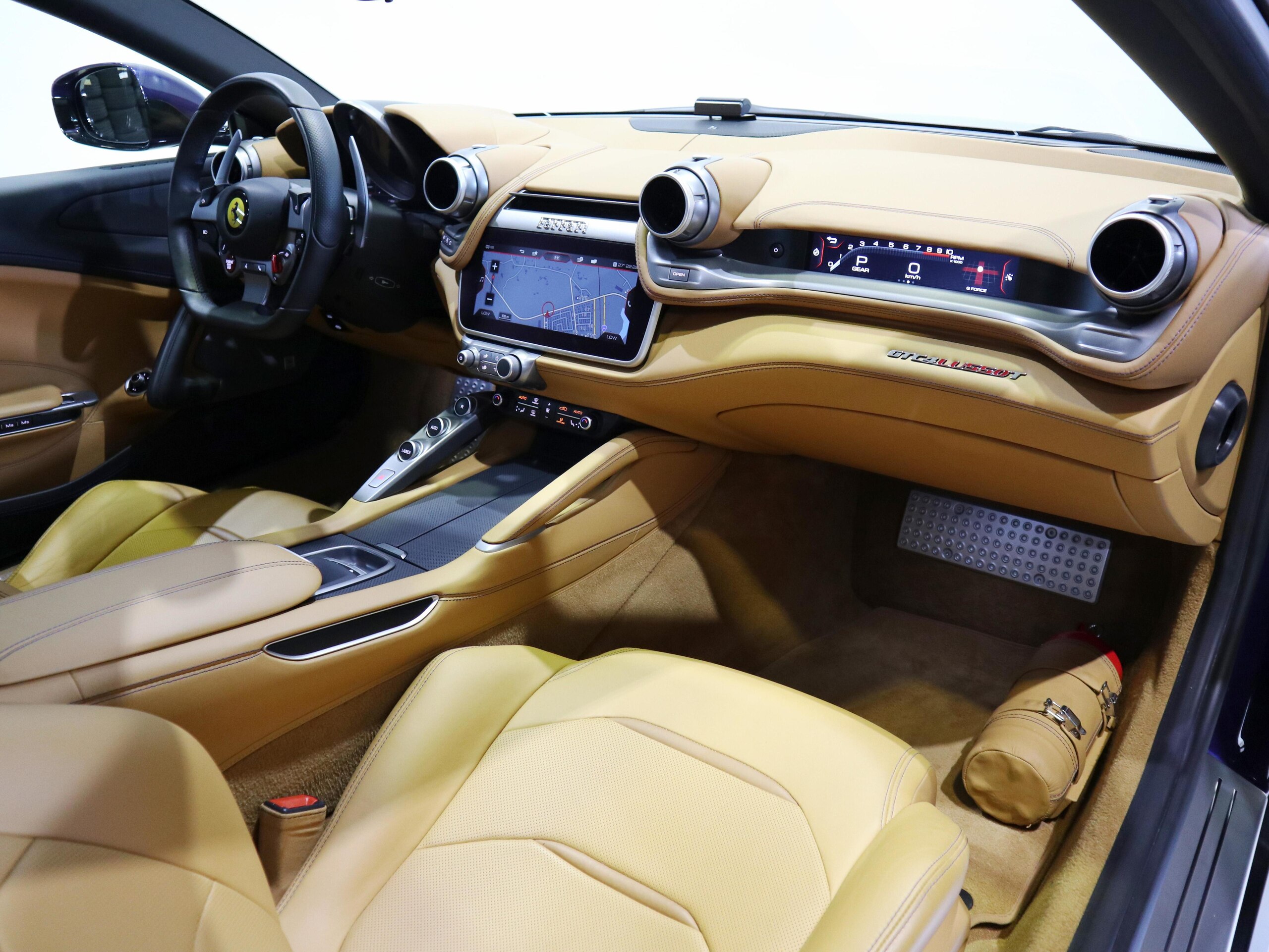 2017 Ferrari GTC4Lusso T — Photo 15 / 19