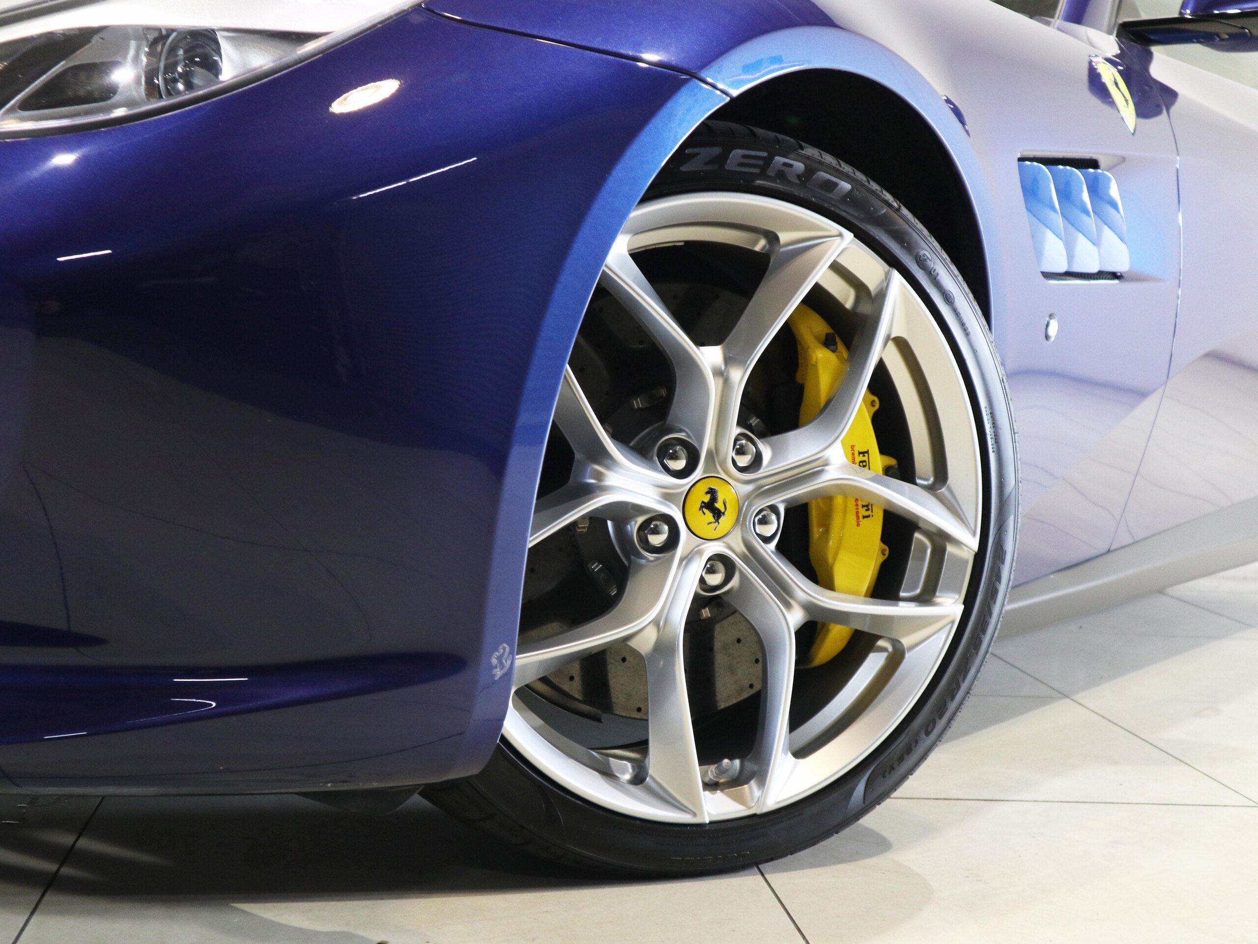 2017 Ferrari GTC4Lusso T — Photo 17 / 19