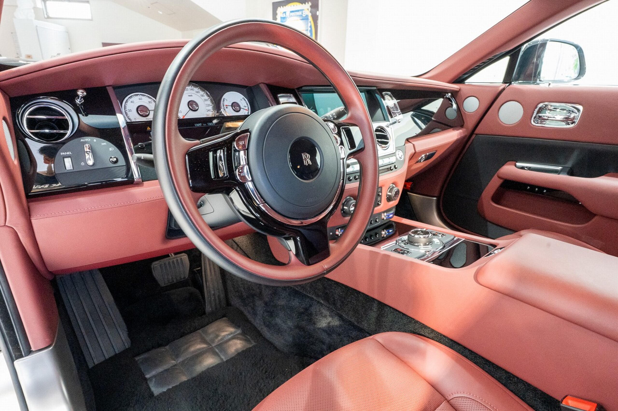 2017 Rolls-Royce Wraith — Photo 15 / 19