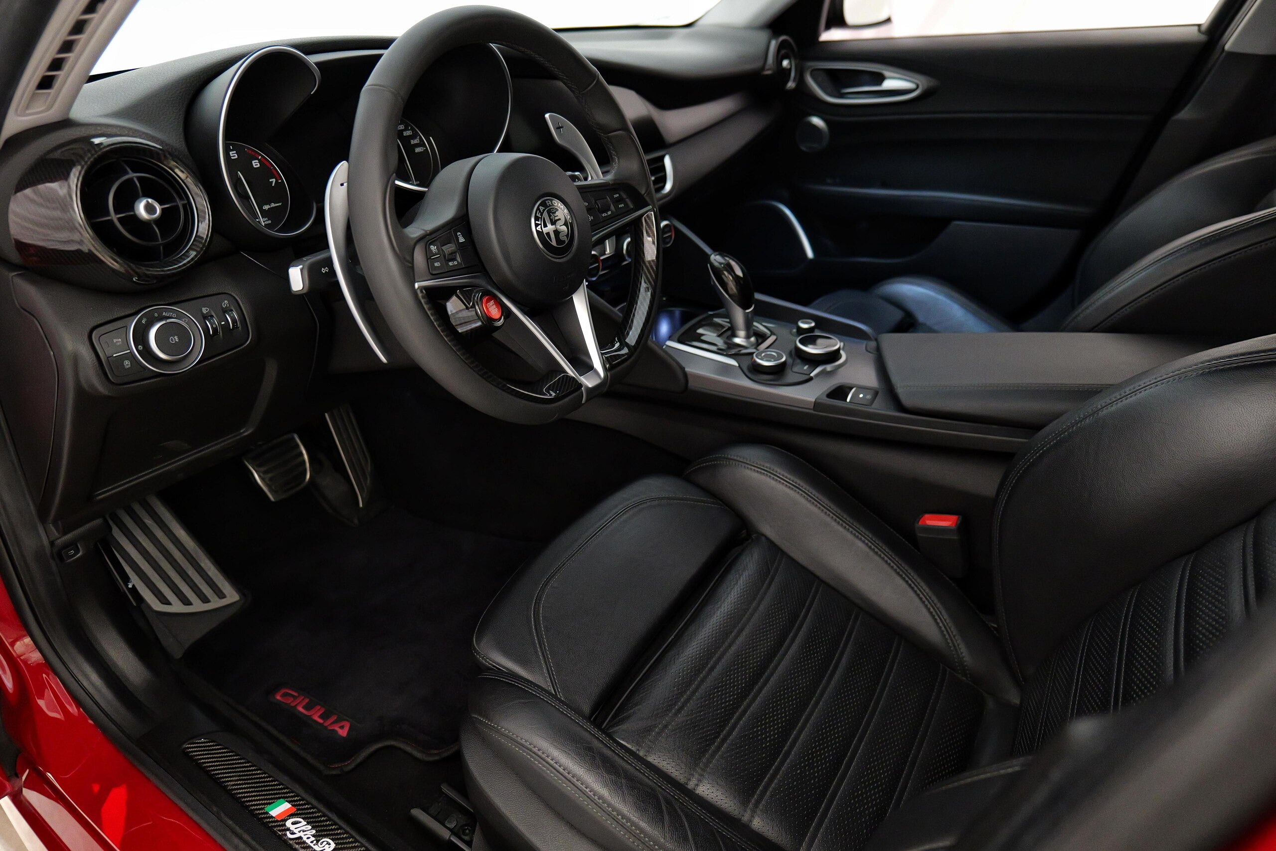 2018 Alfa Romeo Giulia Veloce — Photo 7 / 39